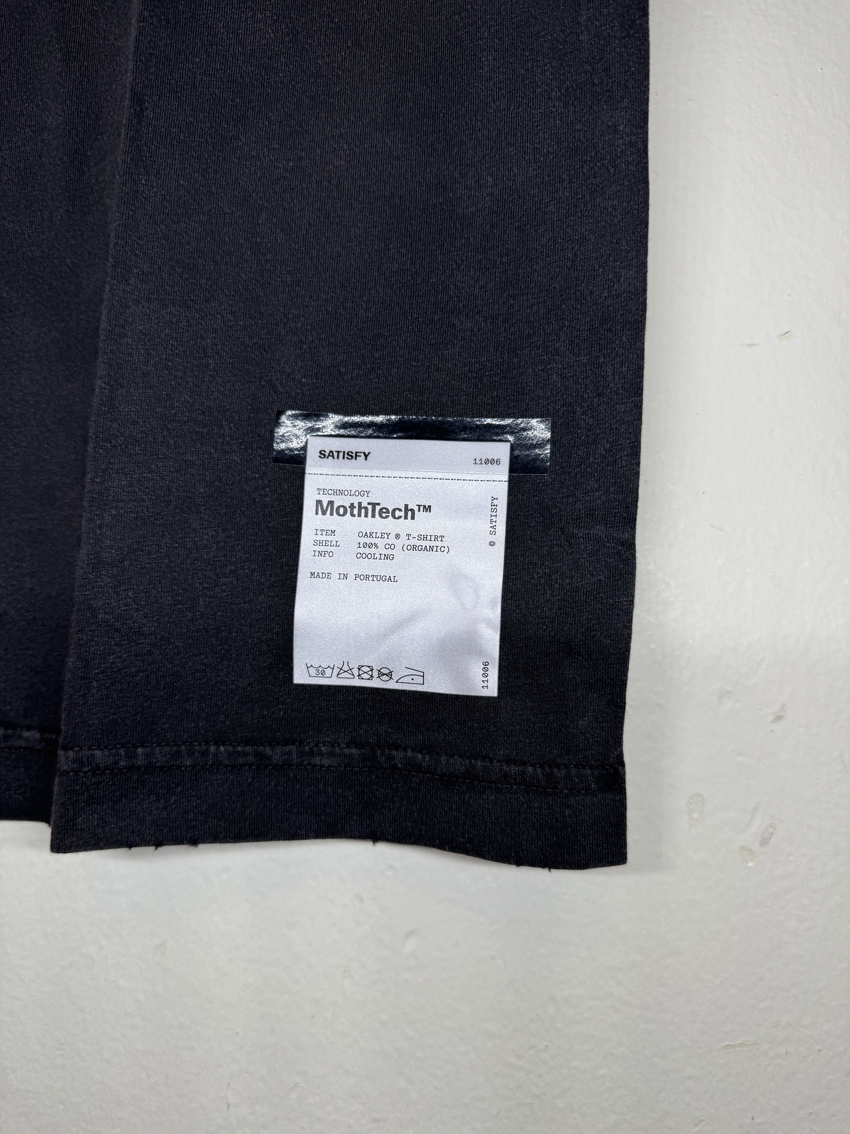 Oakley × Satisfy Oakley x Satisfy Running Mothtech t-shirt aged black XL Size US XL / EU 56 / 4 - 4 Thumbnail