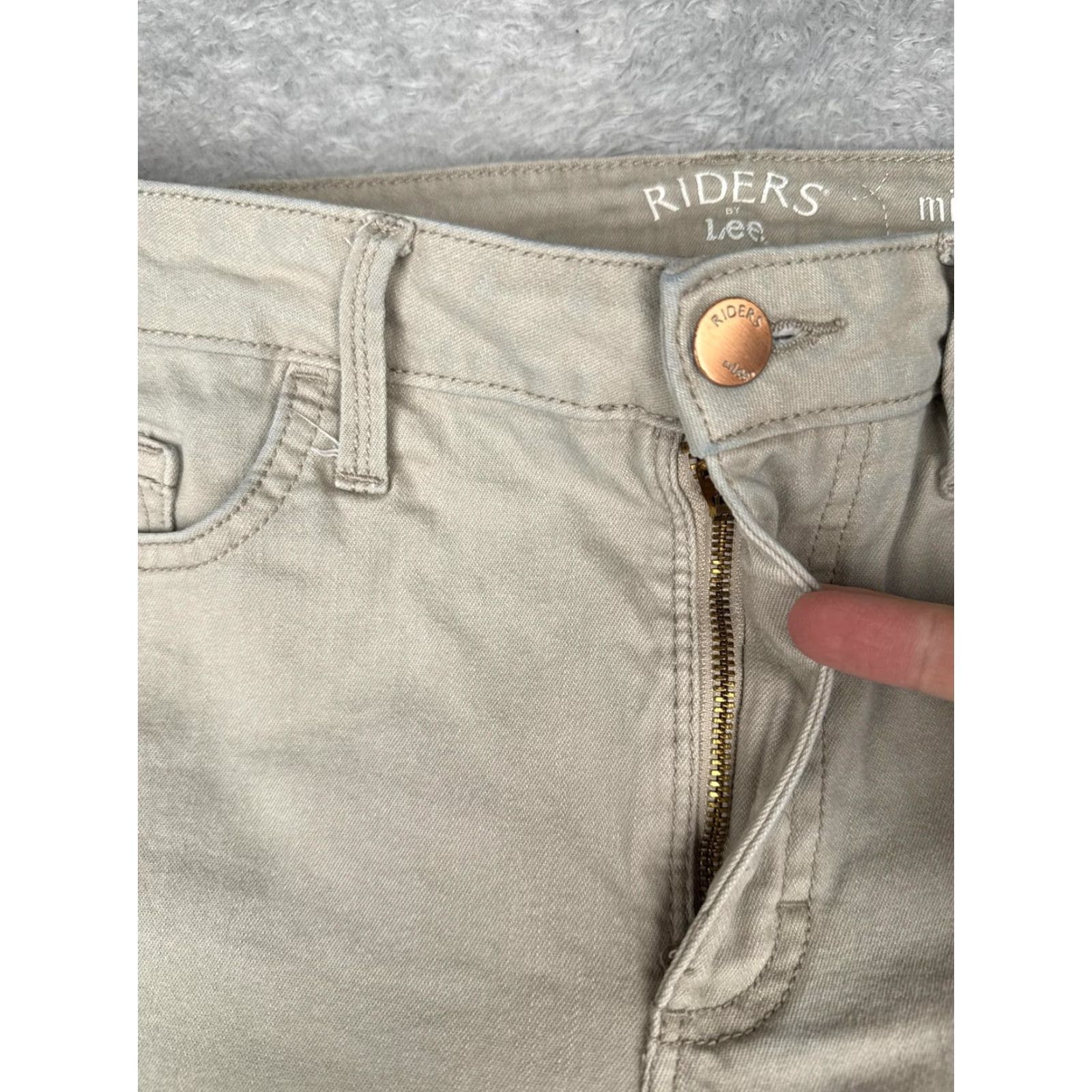 Lee VINTAGE Riders by Lee Capri Pants Women 30x20 Beige Tan Midrise Stretch Zip Fly Size 32" / US 10 / IT 46 - 5 Thumbnail