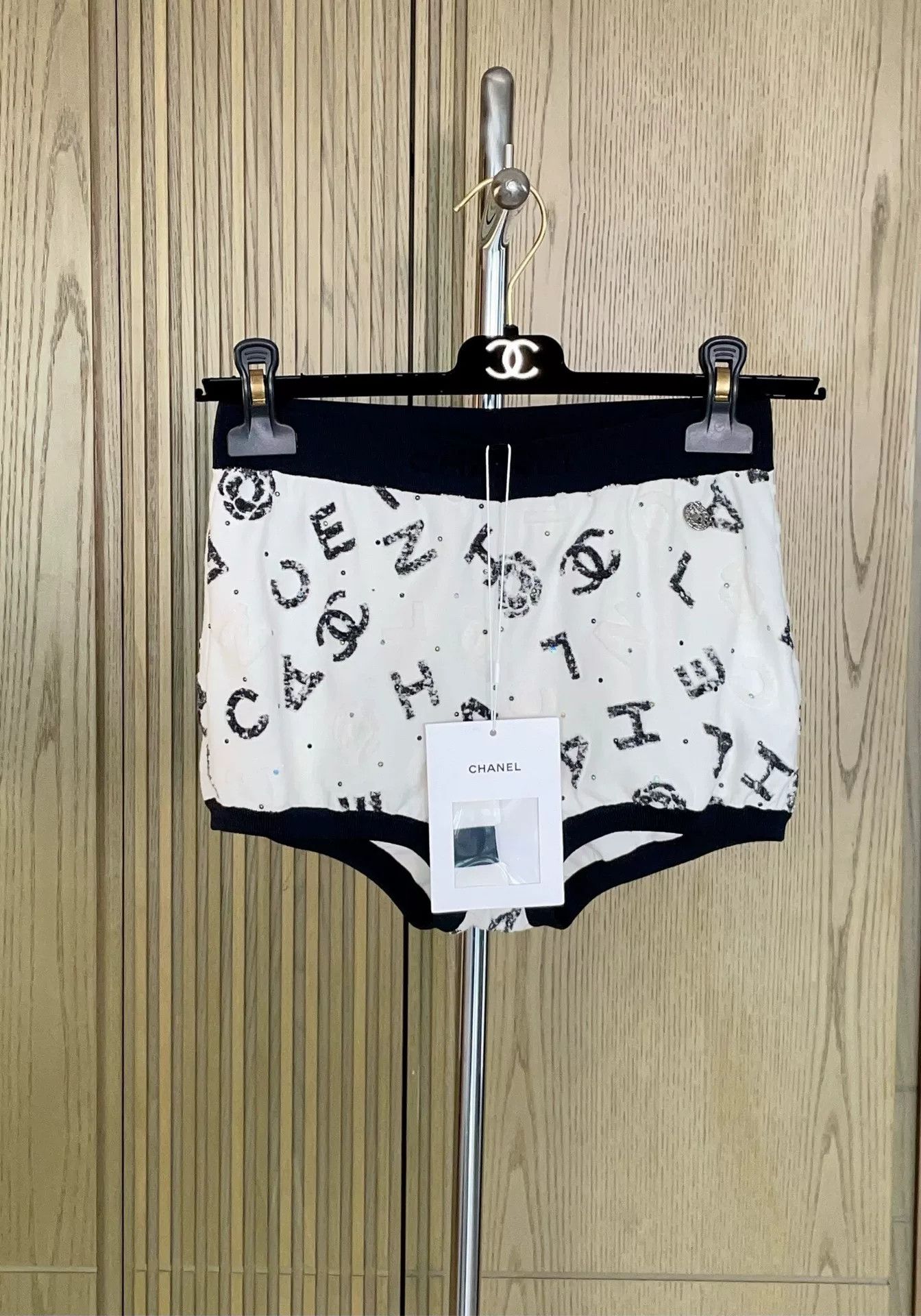 Chanel Chanel 2022 SS Runway Logo Shorts Size 34" / US 12 / IT 48 - 1 Thumbnail