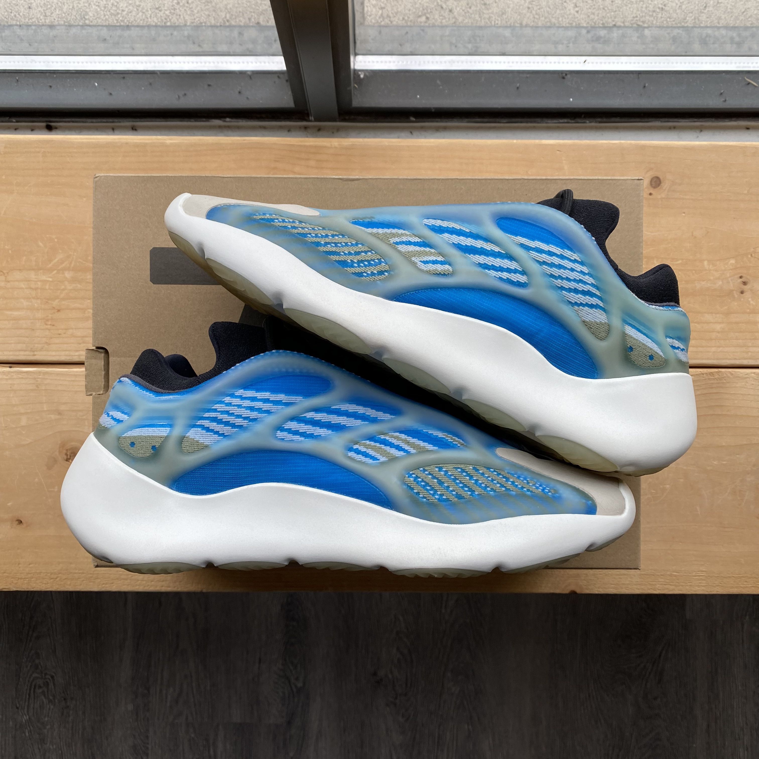 Adidas × Kanye West Yeezy 700 V3 Size US 11 / EU 44 - 5 Thumbnail