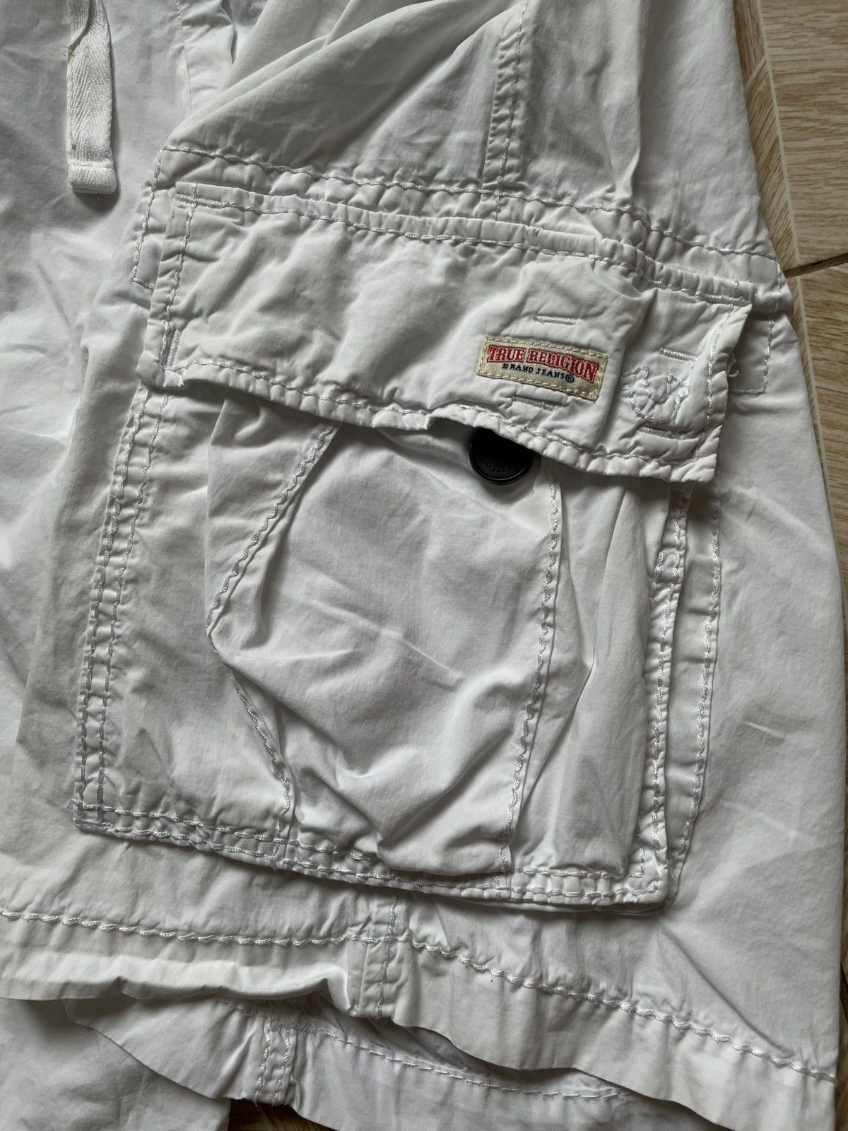True Religion True Religion Cargo Shorts White 34 Embroidered Seams Logo Size US 34 / EU 50 - 6 Thumbnail