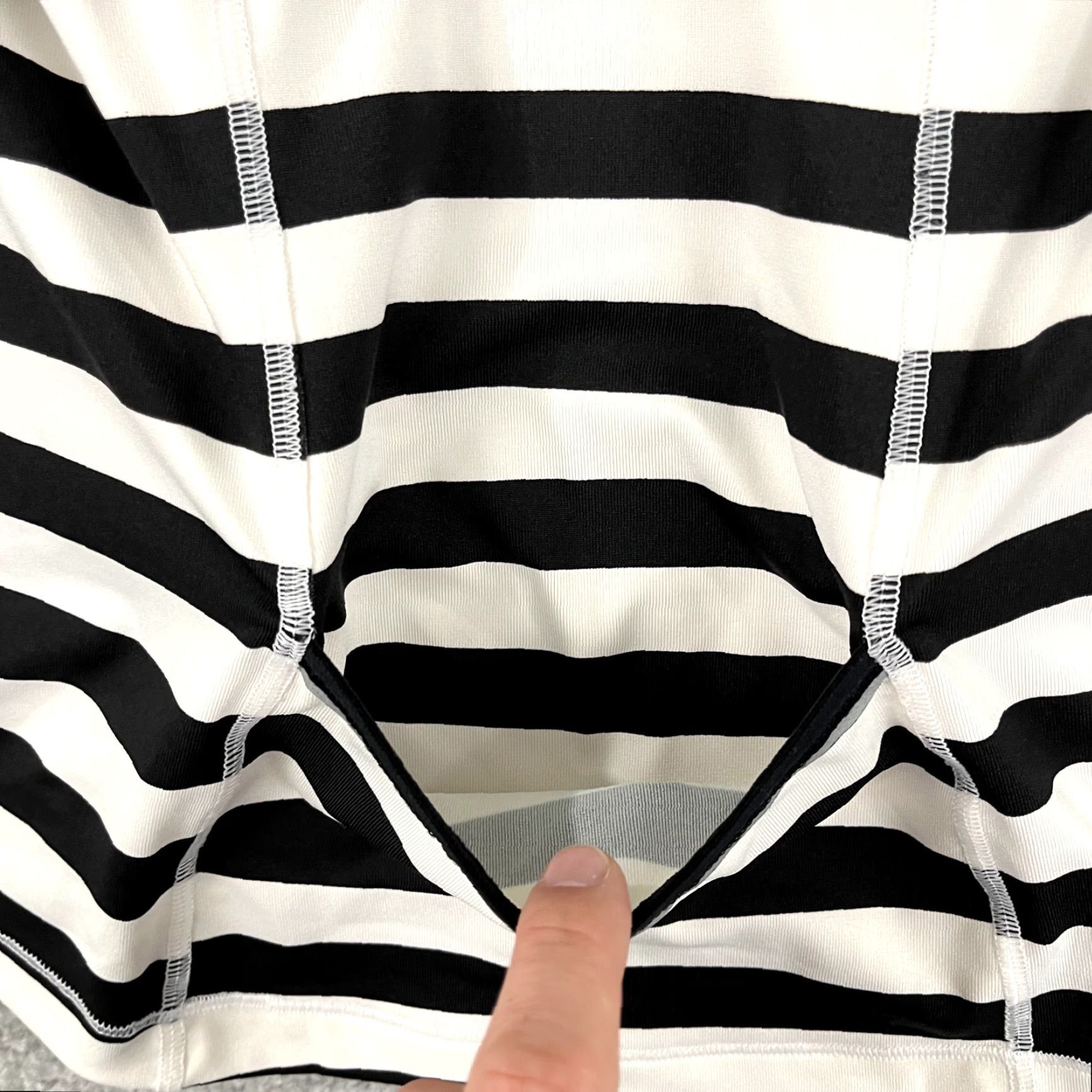 Athleta ATHLETA Shirt Womens Small Chase Tank Top Padded Bra Black White Stripe Tank Sleeveless Multicolor Stripe Casual Gym & Training Running Yoga Womens/S Size S / US 4 / IT 40 - 7 Thumbnail