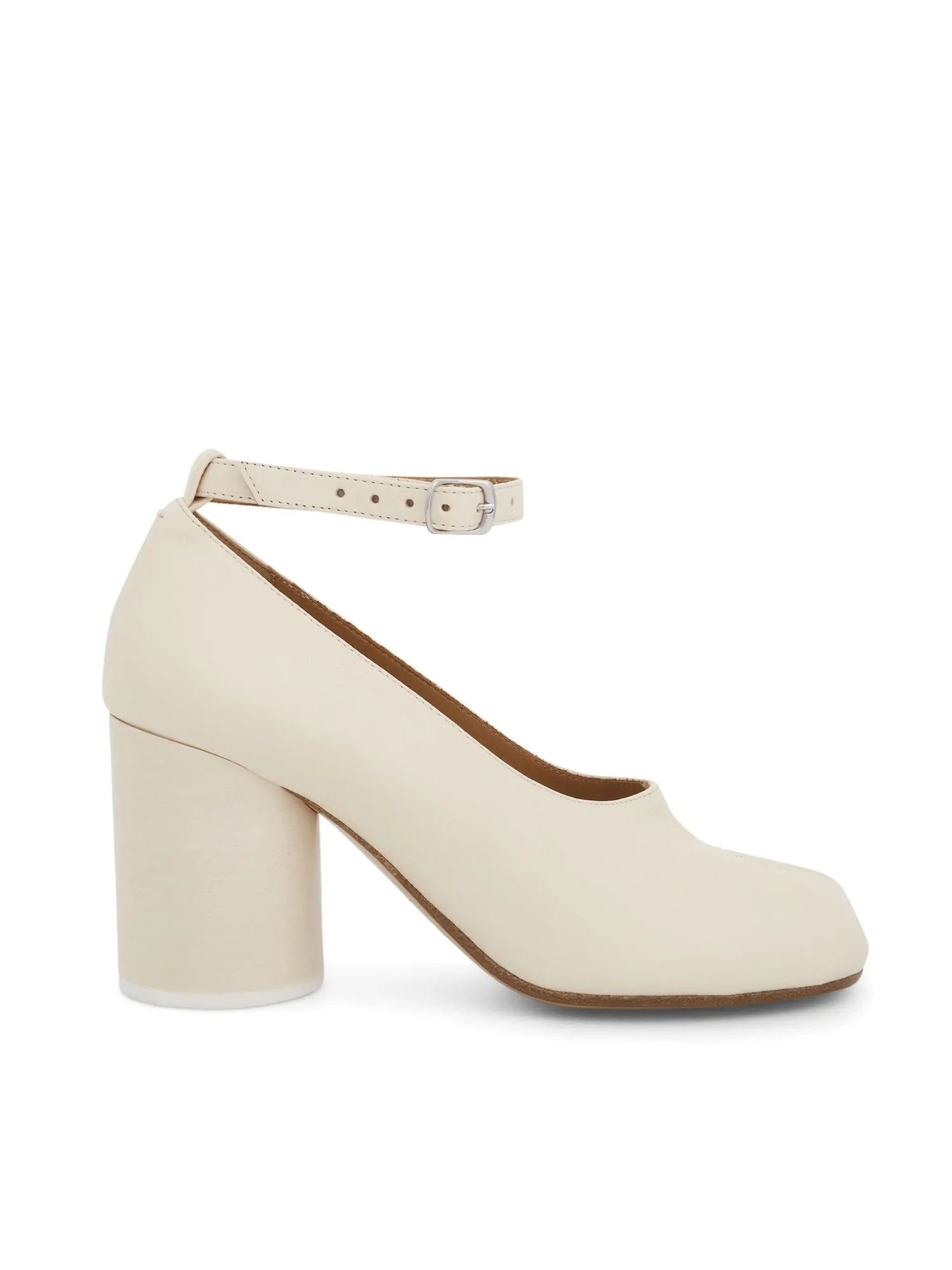 oc11z0825 Tabi Nappa Heeled Pumps in White