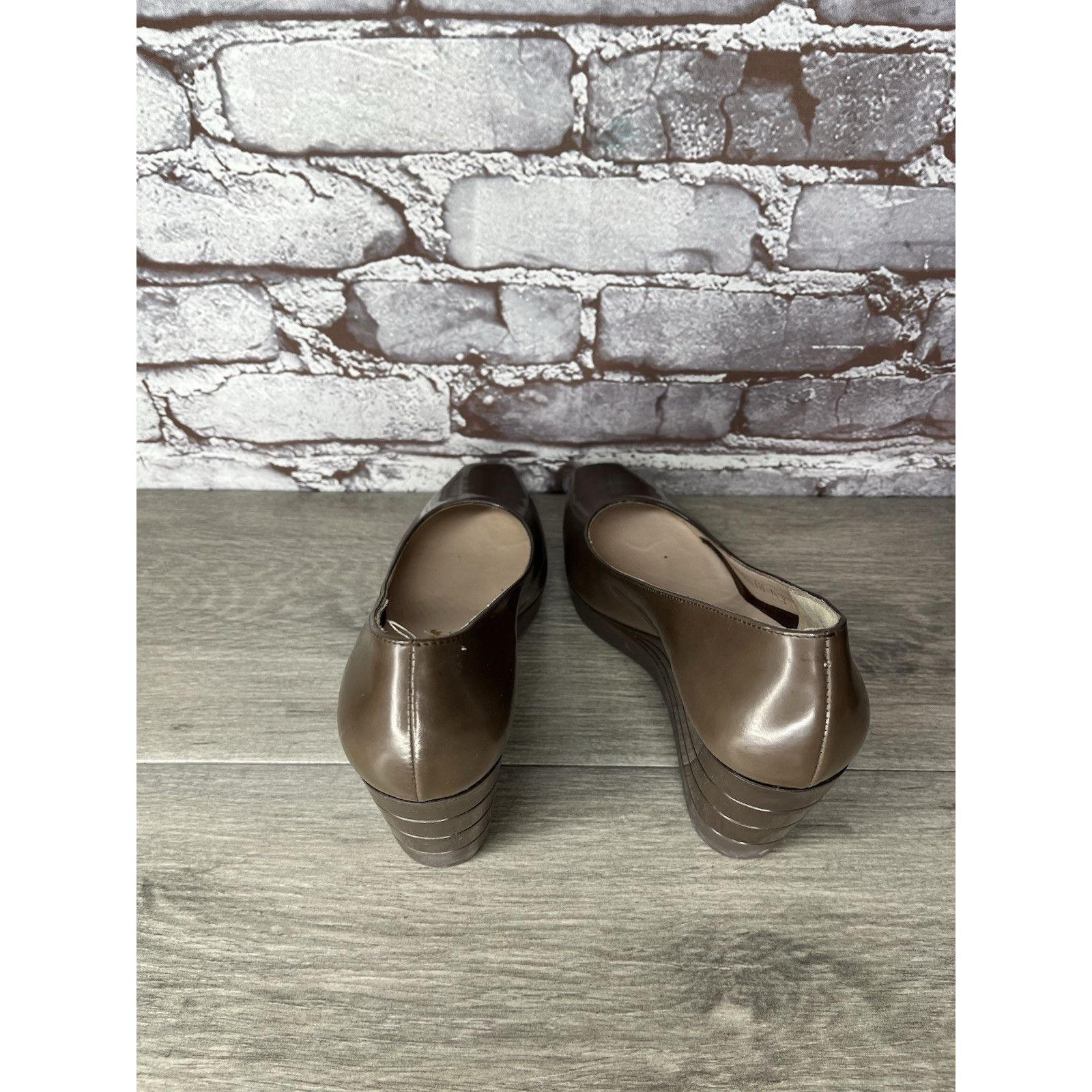 Salvatore Ferragamo Salvatore Ferragamo Brown Patent Leather Pump Wedges Shoes W Size US 7.5 / IT 37.5 - 21 Thumbnail
