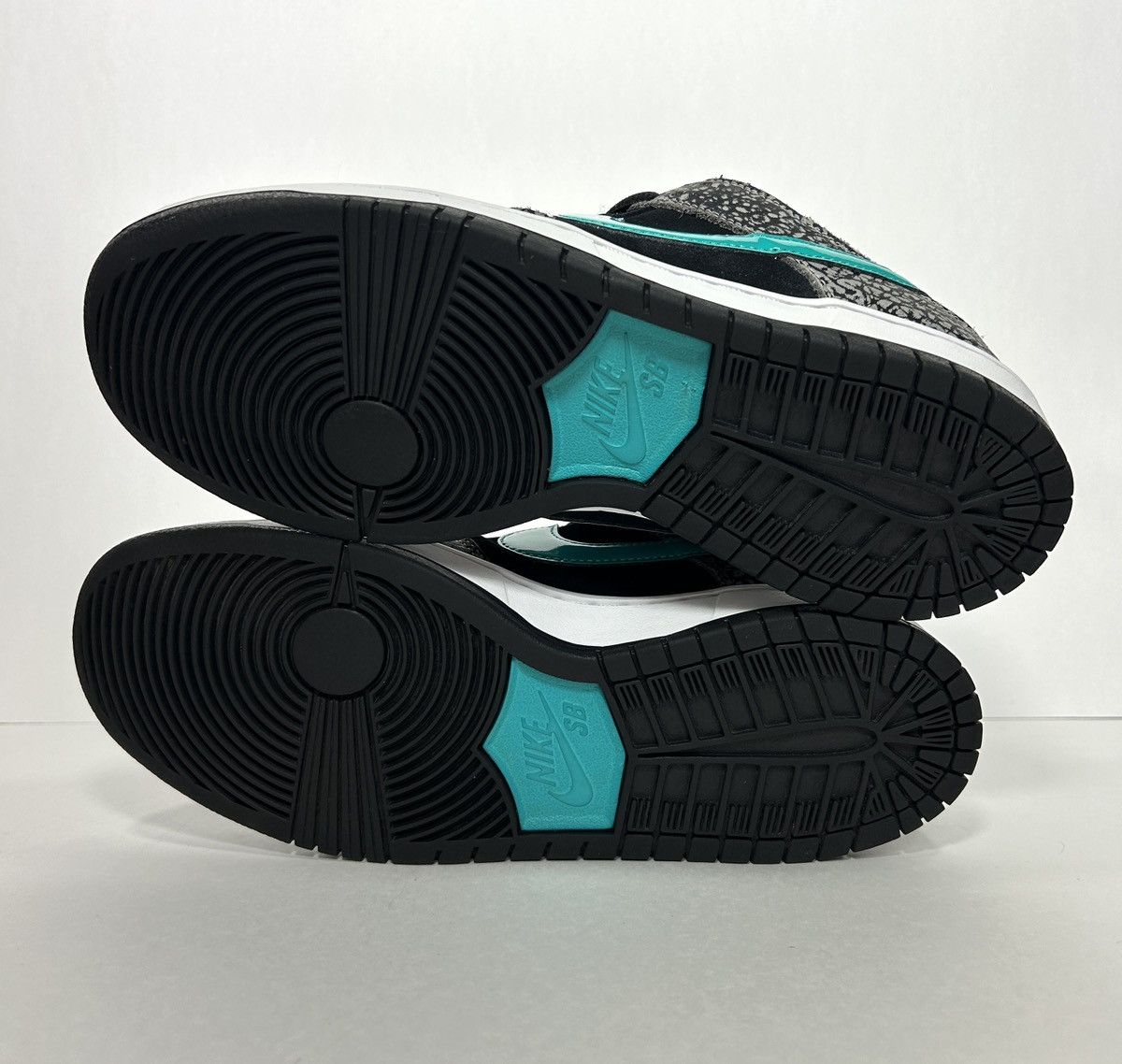 Nike × atmos Nike SB Dunk Low Pro ‘Atmos Elephant’ Shoes Size: 8 M Size US 8 / EU 41 - 6 Thumbnail