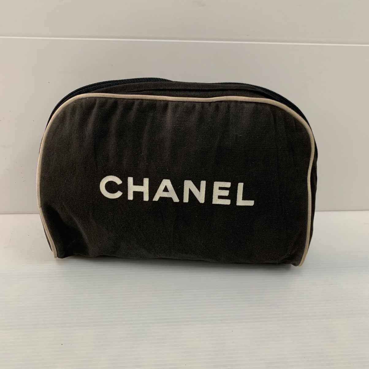 Vintage Chanel Vintage Clutch Makeup Bag Size ONE SIZE - 2 Thumbnail