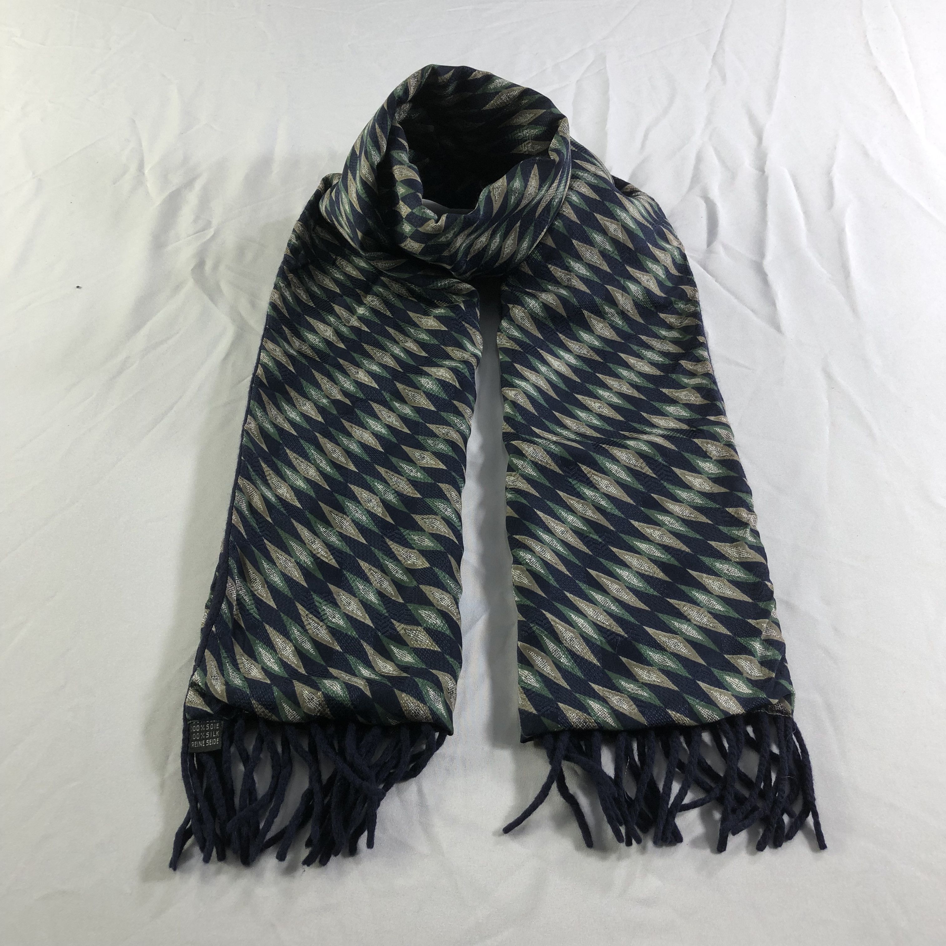 Vintage Luxury Design Silk/Wool Scarf Muffler Neckwear V2232 Size ONE SIZE - 1 Thumbnail