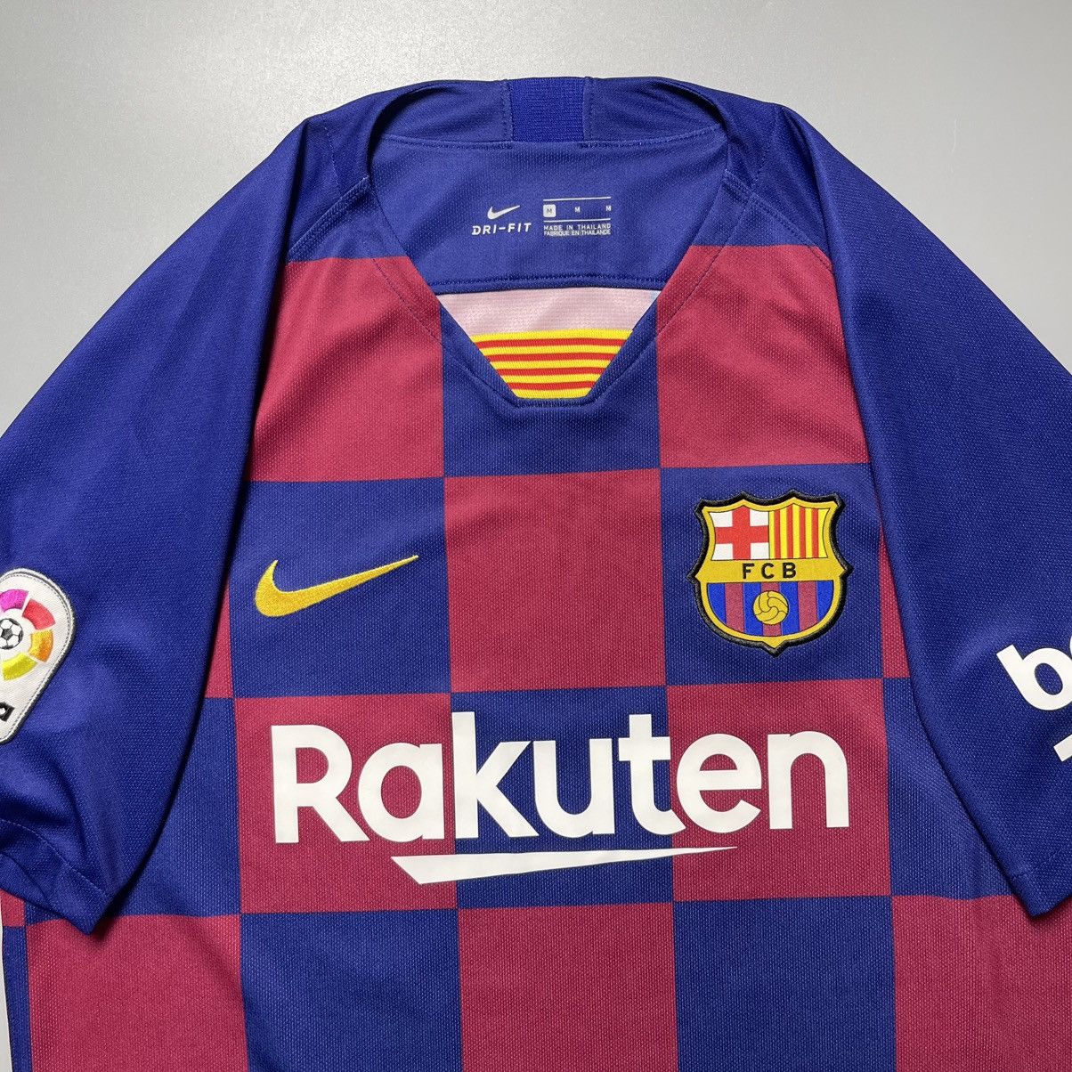 Vintage BARCELONA NIKE 2019/2020 FOOTBALL HOME JERSEY #10 MESSI Size US M / EU 48-50 / 2 - 4 Thumbnail