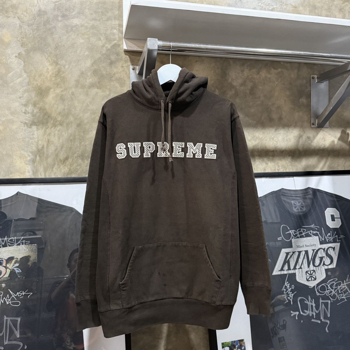 Supreme Supreme Collegiate Logo 2005 Size US XL / EU 56 / 4 - 1 Thumbnail
