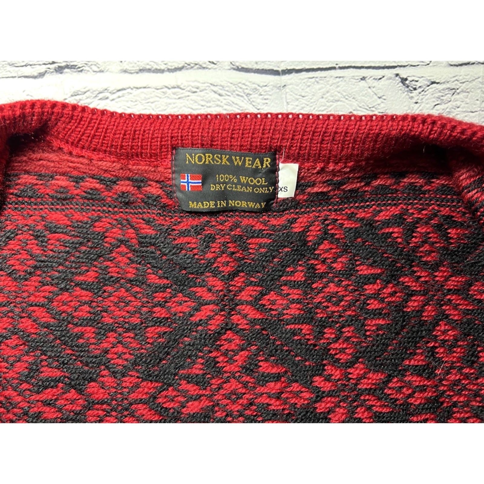 Vintage VINTAGE NORSKWEAR Nordic Sweater Womens XS Red Wool Cardigan EXCELLENT Snowflake Winter Womens XS Red Wool Buckle Crew Neck 100% Wool Norway Size XS / US 0-2 / IT 36-38 - 7 Thumbnail