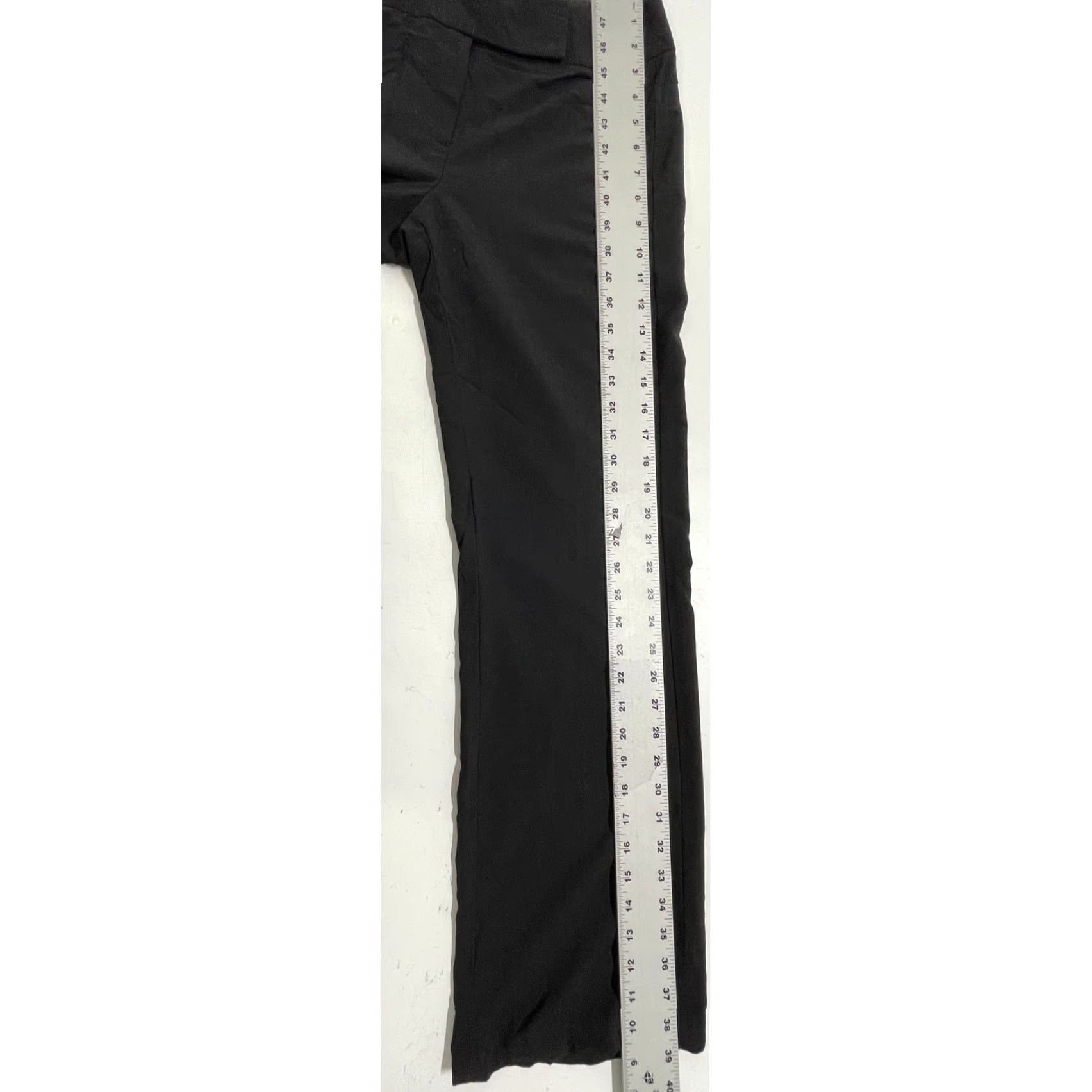 Elie Tahari Elie Tahari Dress Pants Women Size 6 Black Wool Blend Mid Rise Office Pants Straight Front Flat Front 29.5 Inseam Regular Rise Vintage? No Size 28" / US 6 / IT 42 - 6 Thumbnail