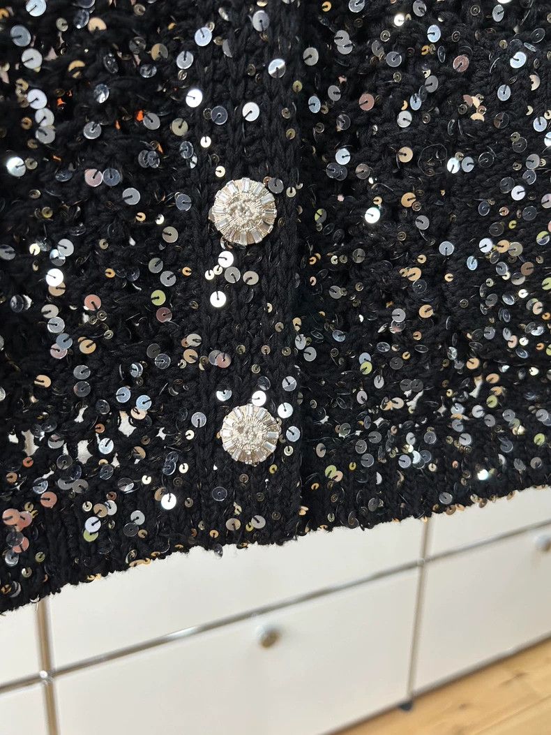 Chanel Chanel 23c Early Spring Vacation Series Black Sequin Knitt Size XS / US 0-2 / IT 36-38 - 2 Thumbnail