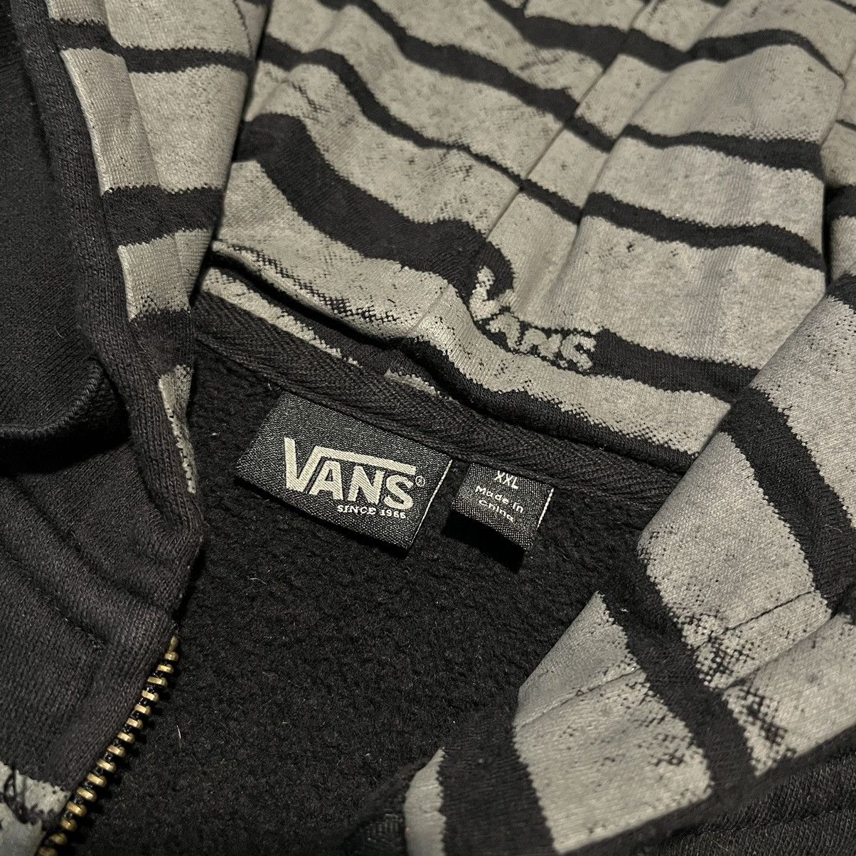 Vans Vintage 2000s Vans Skateboards Barbed Wire Logo Zip Hoodie Size US XXL / EU 58 / 5 - 5 Thumbnail
