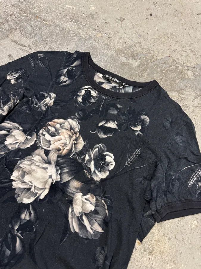 Dolce & Gabbana × Vintage Dolce & Gabbana Flowers Print Grey Tee Size US S / EU 44-46 / 1 - 5 Thumbnail