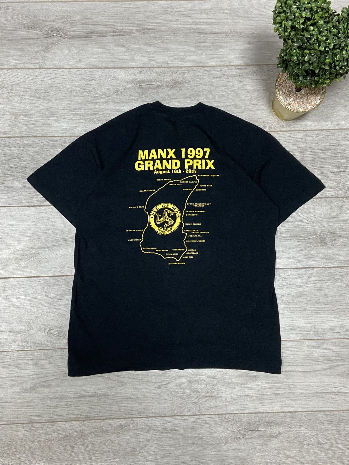 Vintage British 1997 Grant Prix Isle of Manx vintage graphic t-shirt Size US XL / EU 56 / 4 - 8 Thumbnail