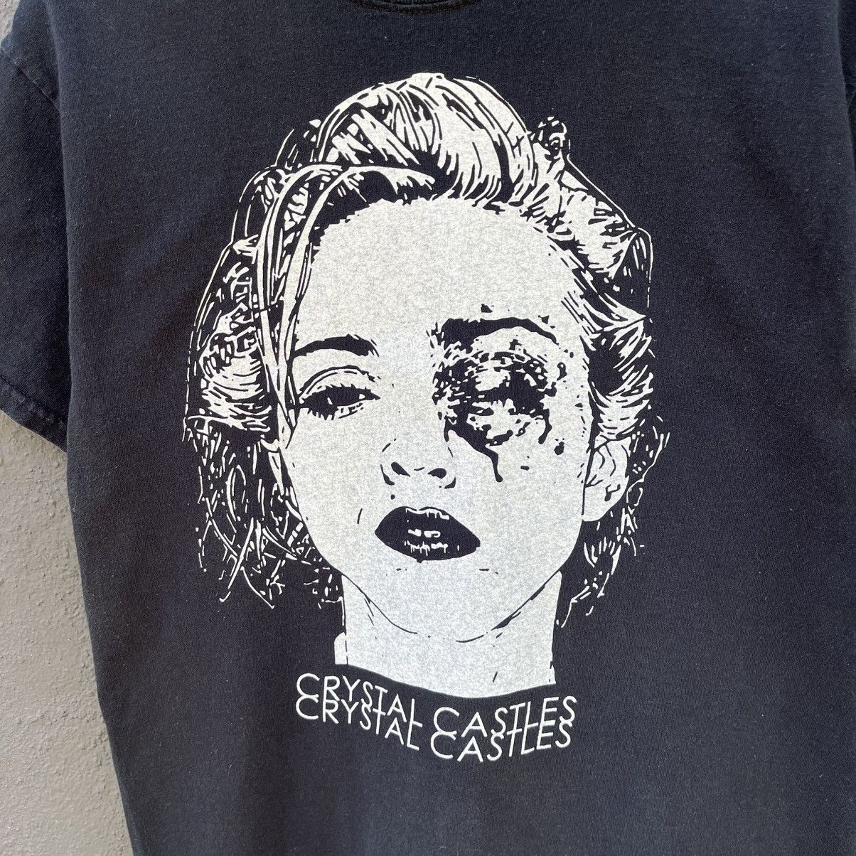 Band Tees Thrashed Faded Crystal Castles Canadian Electronic Tee Size US M / EU 48-50 / 2 - 2 Thumbnail