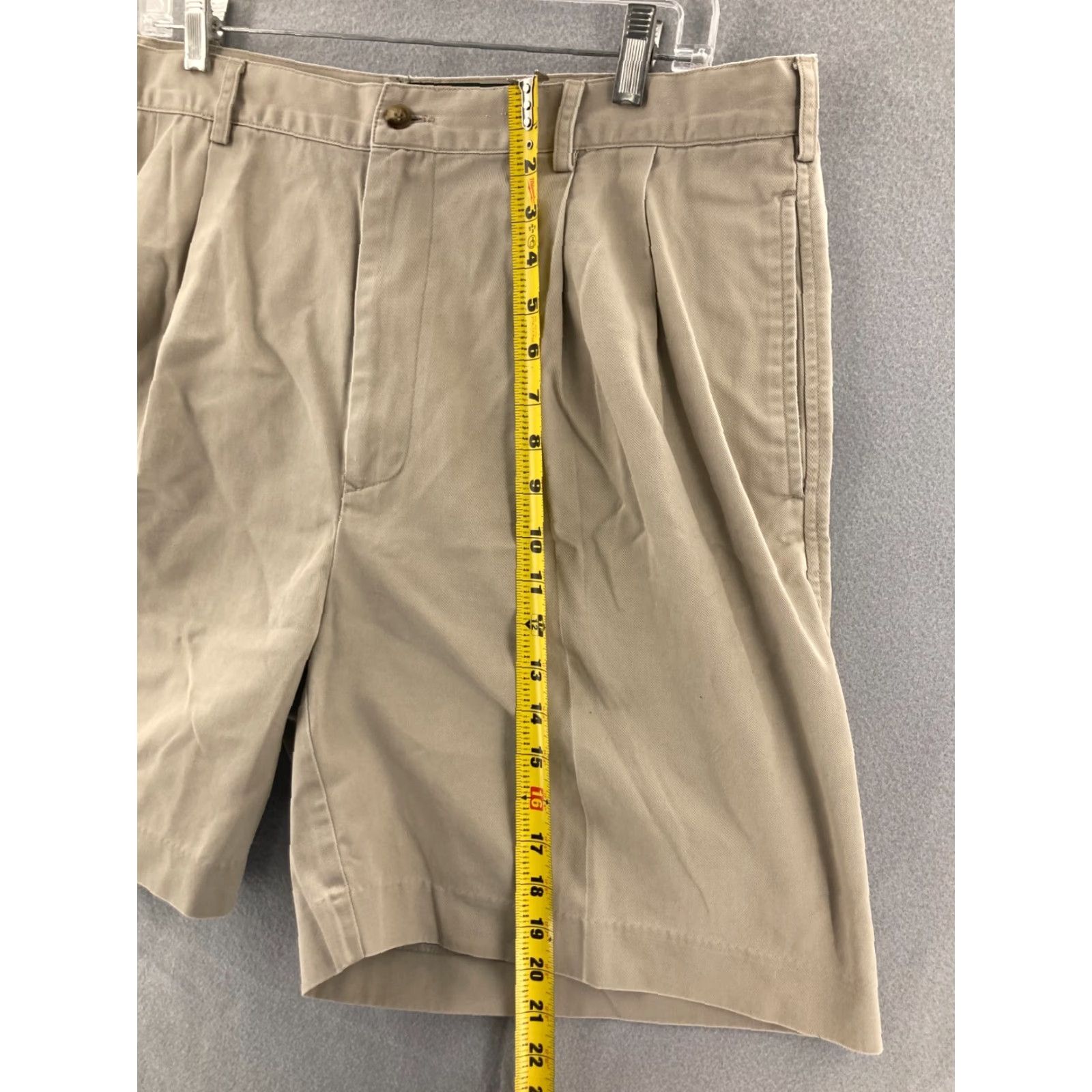 Izod VTG IZOD Club Shorts Men 38 Beige Chino Pleated Front Pockets Casual Preppy Golf Size US 38 / EU 54 - 3 Thumbnail