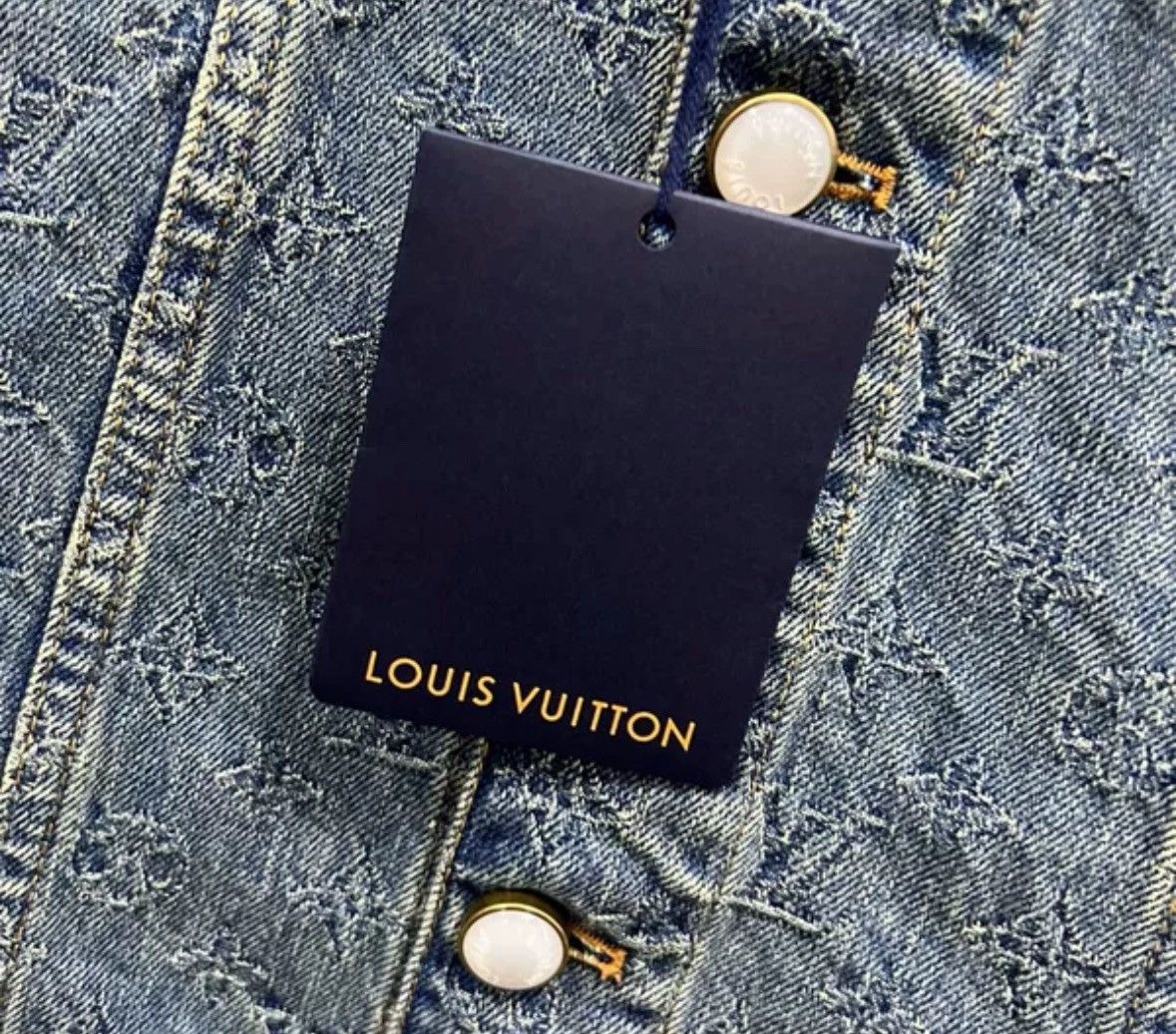 Louis Vuitton Louis Vuitton LV washed vintage embossed denim jacket Size US L / EU 52-54 / 3 - 3 Thumbnail