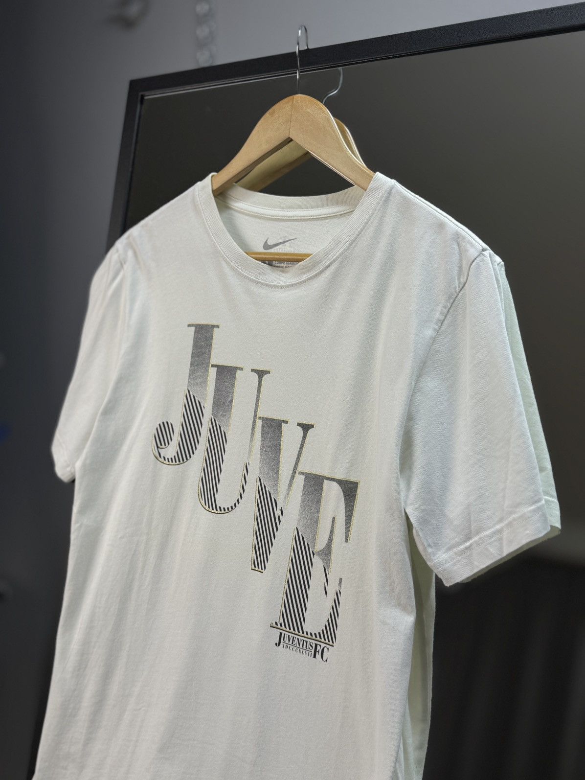 Nike Vintage Block core Jersey Juventus Italy Soccer T-shirt Y2K Size US M / EU 48-50 / 2 - 3 Thumbnail