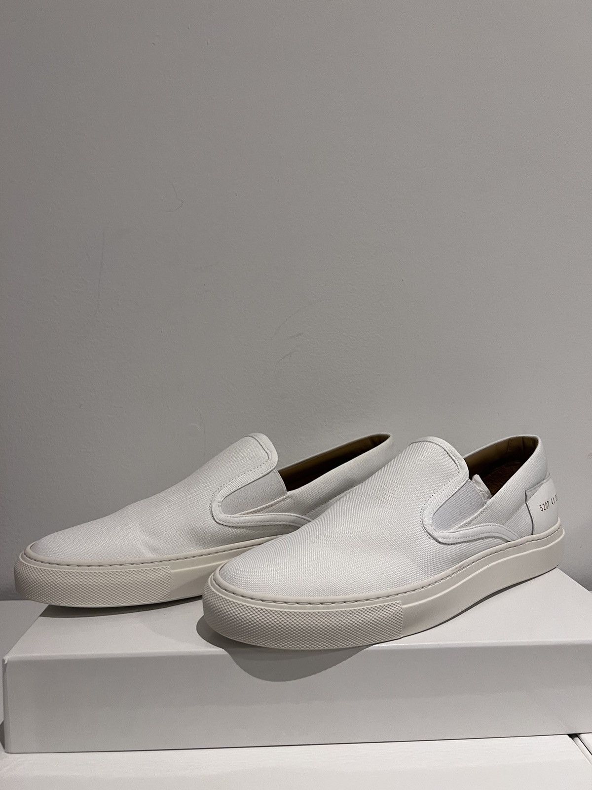 common projects slip on on feet