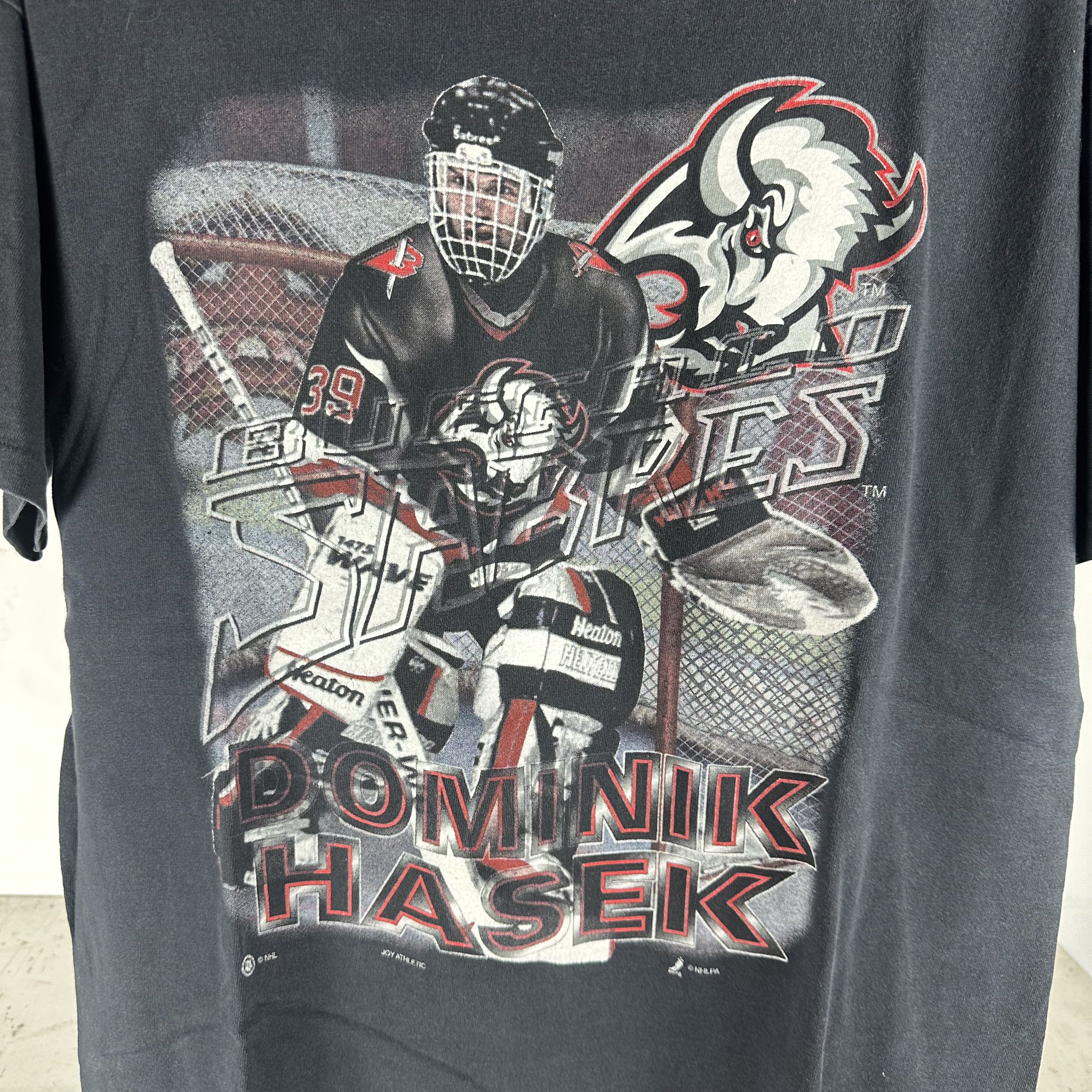Vintage ​90s Dominik Hasek Buffalo Sabres NHL Graphic T-shirt Size US XL / EU 56 / 4 - 2 Thumbnail