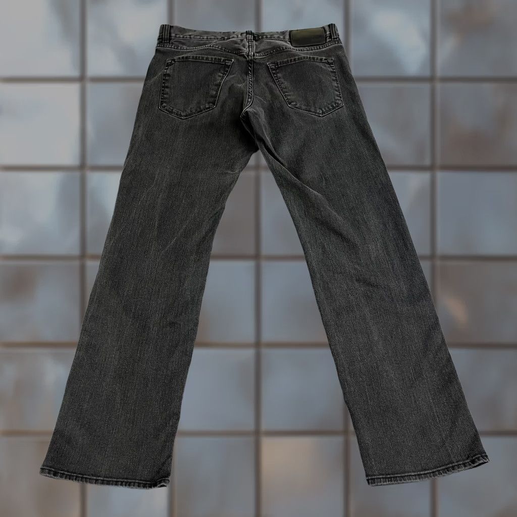 Hugo Boss HUGO BOSS Jeans Regular Tapered 34 Dark Wash Grey Stretch Maine 3 Mens Adult 34 Grey Denim 5-Pocket Design Bagged N/A Size US 34 / EU 50 - 1 Thumbnail