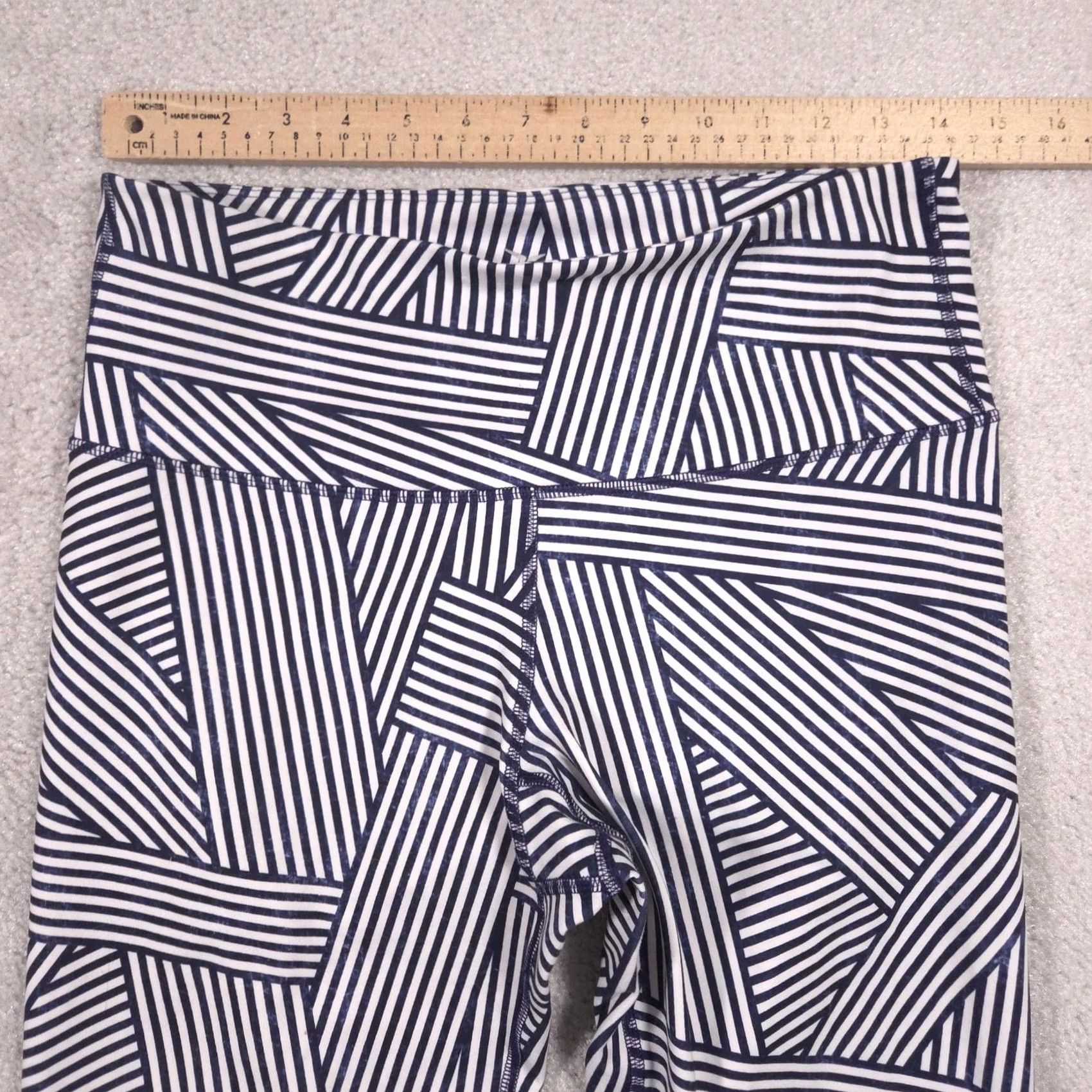 Old Navy Old Navy Go-Dry Leggings Womens Large Blue Stripe High Rise Ankle Athletic Yoga Size 36" / US 14 / IT 50 - 5 Thumbnail