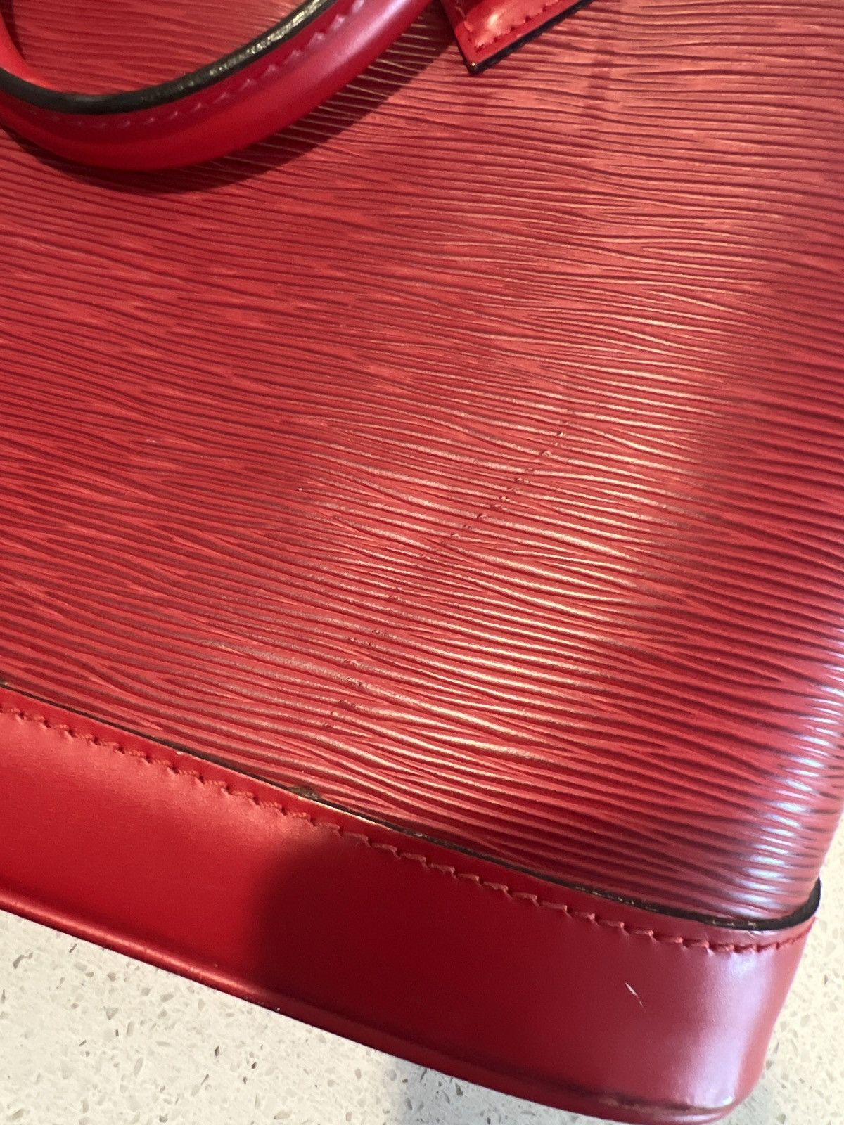 Louis Vuitton Louis Vuitton Red Epi Alma Size ONE SIZE - 19 Thumbnail