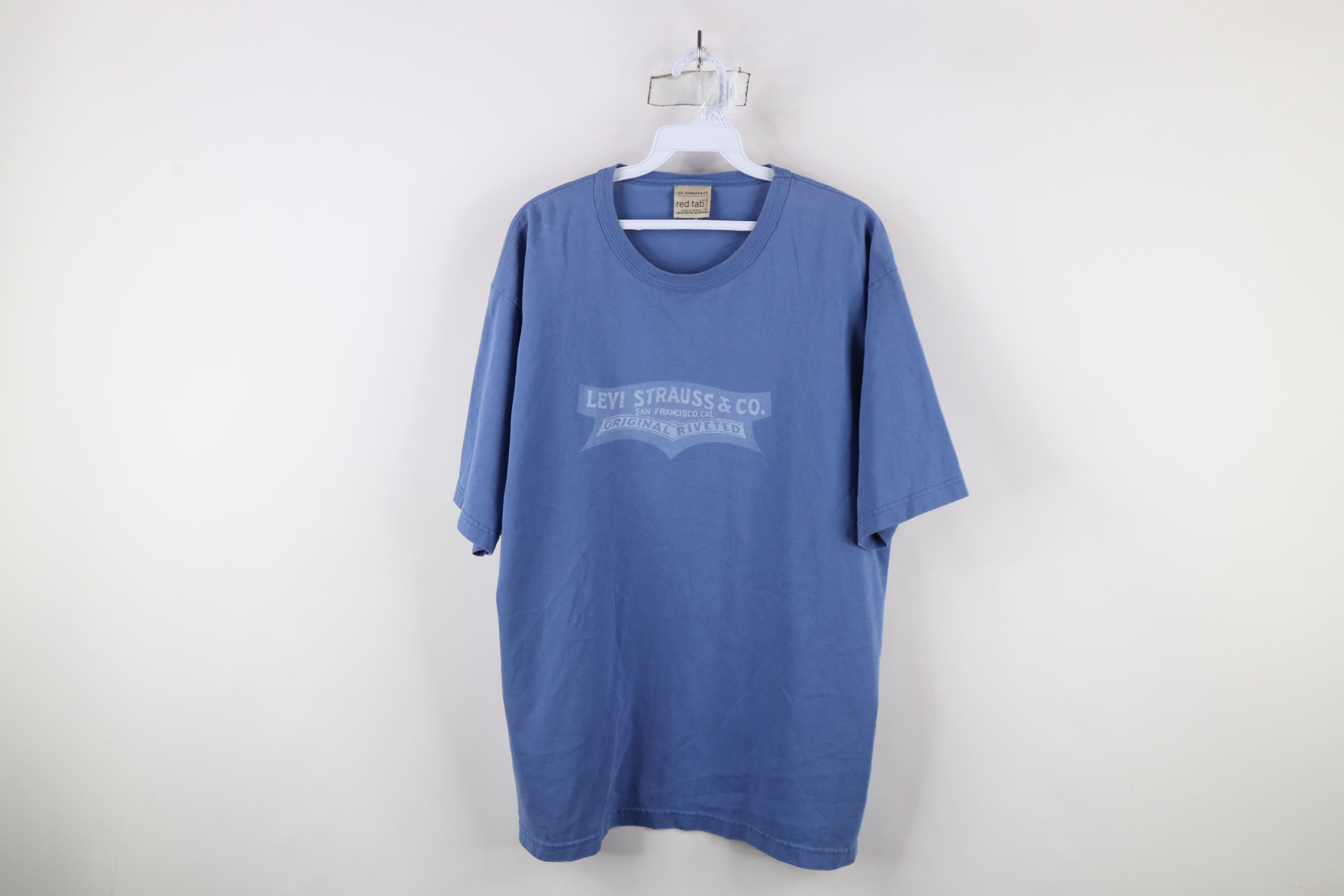 Levi's × Vintage Vintage Y2K Levis Red Tab Spell Out Center Logo T-Shirt Blue Size US L / EU 52-54 / 3 - 1 Thumbnail