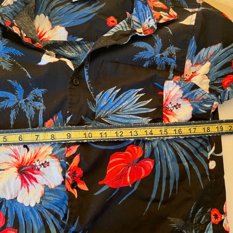 Designer Hawaiian Shirt & Hooded Knit Sweater Size US S / EU 44-46 / 1 - 6 Thumbnail