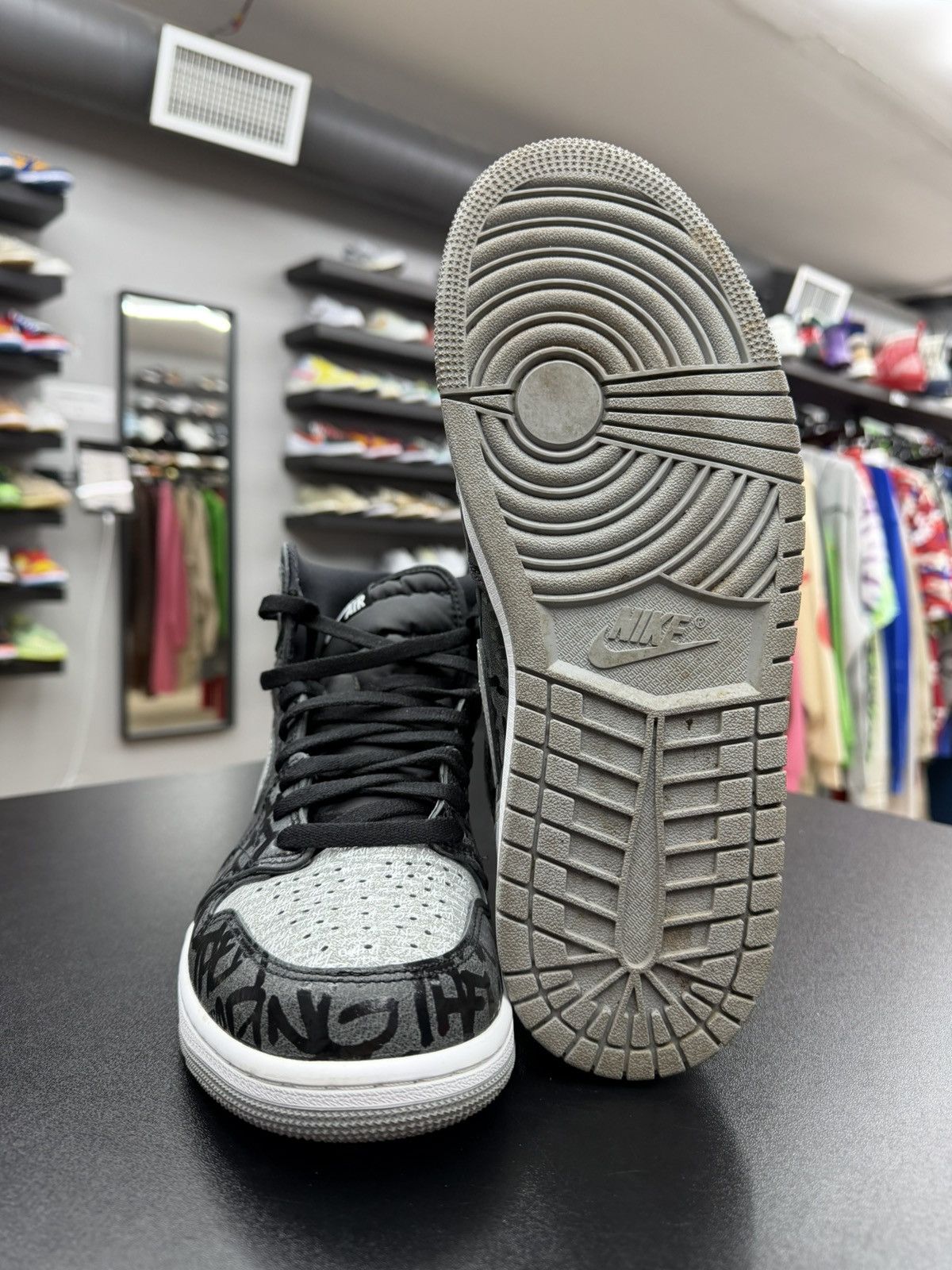 Jordan Brand Size 9 - Jordan 1 Retro High OG Rebellionair Size US 9 / EU 42 - 8 Thumbnail