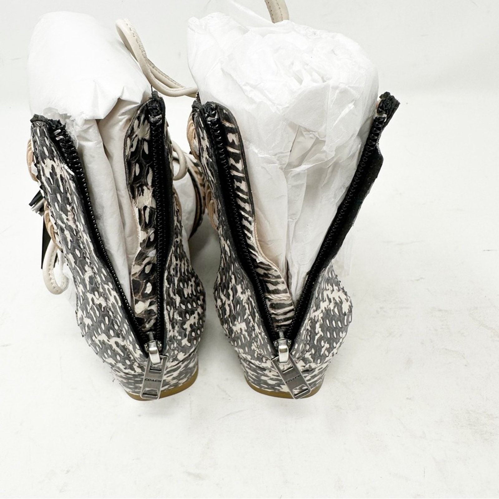Coach COACH Via Demi Wedge Sandals Chalk NWT in Size 5 Size US 5 / IT 35 - 6 Thumbnail