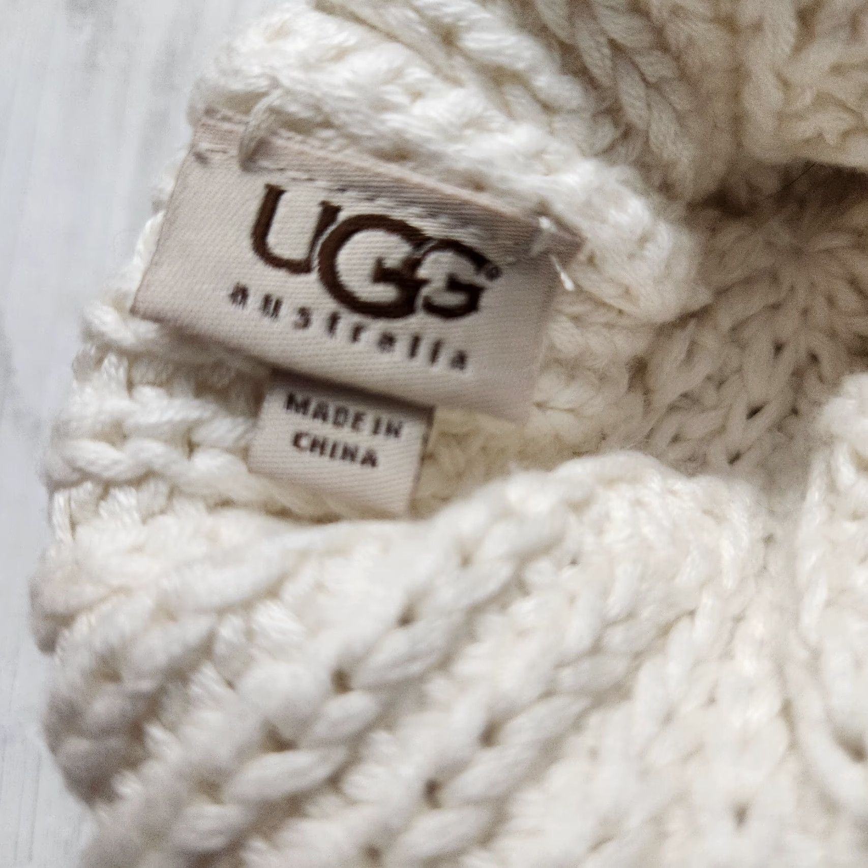 Ugg VINTAGE Y2K UGG Knitted Ivory Peak Cap Hat Women One Size Ivory Cotton Knit Button Size ONE SIZE - 7 Thumbnail