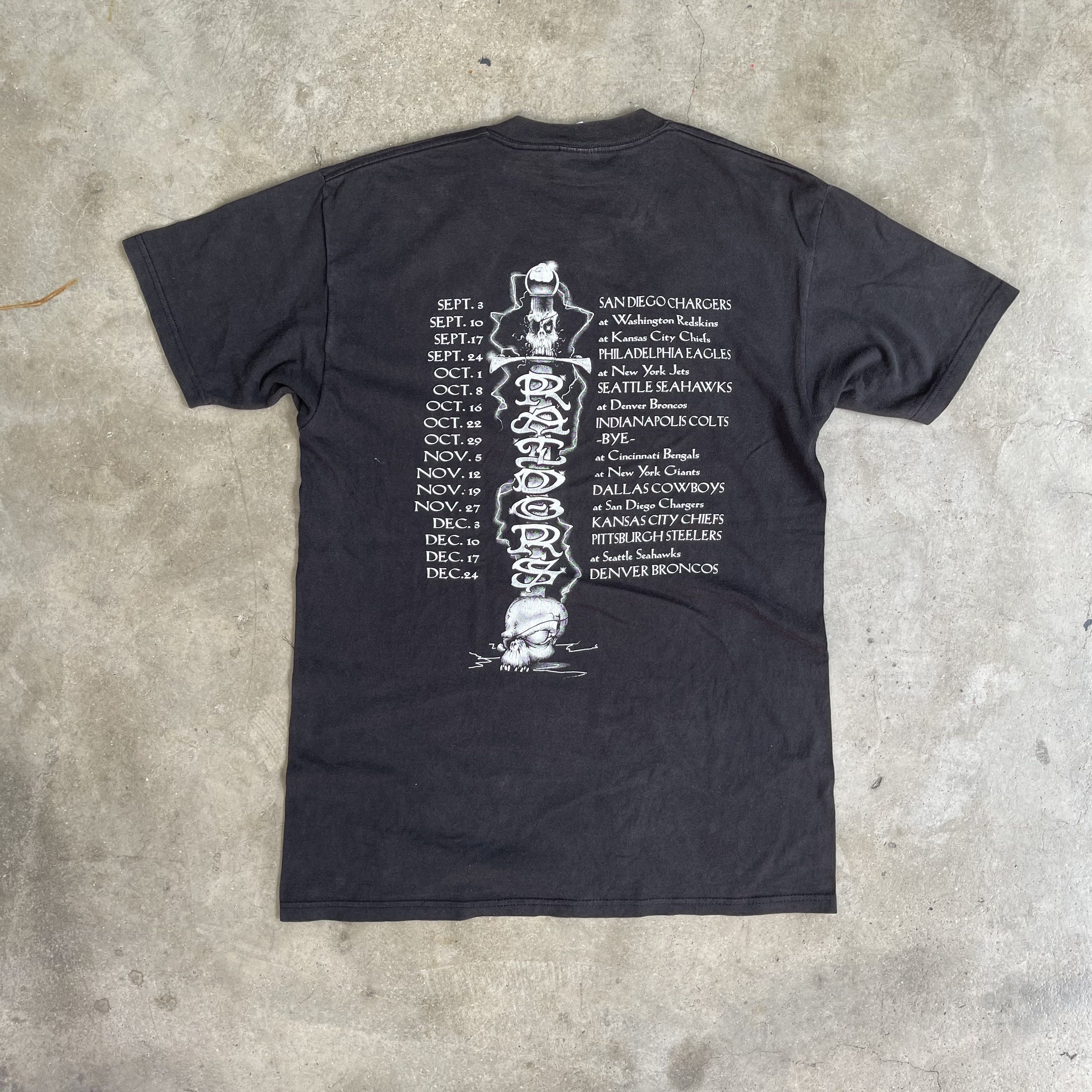 NFL Vintage 90s Skull Los Angeles Raiders T-shirt Size L Size US L / EU 52-54 / 3 - 2 Thumbnail