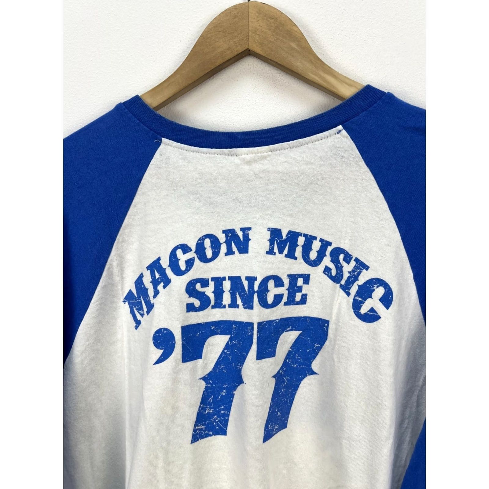 Anvil Jason Aldean Macon Music Vintage Tee T-Shirt Anvil 2XL Mens White/Blue Crew Neck 3/4 Sleeve Cotton T-Shirt Music Vintage 90s Mens Size US XXL / EU 58 / 5 - 7 Thumbnail