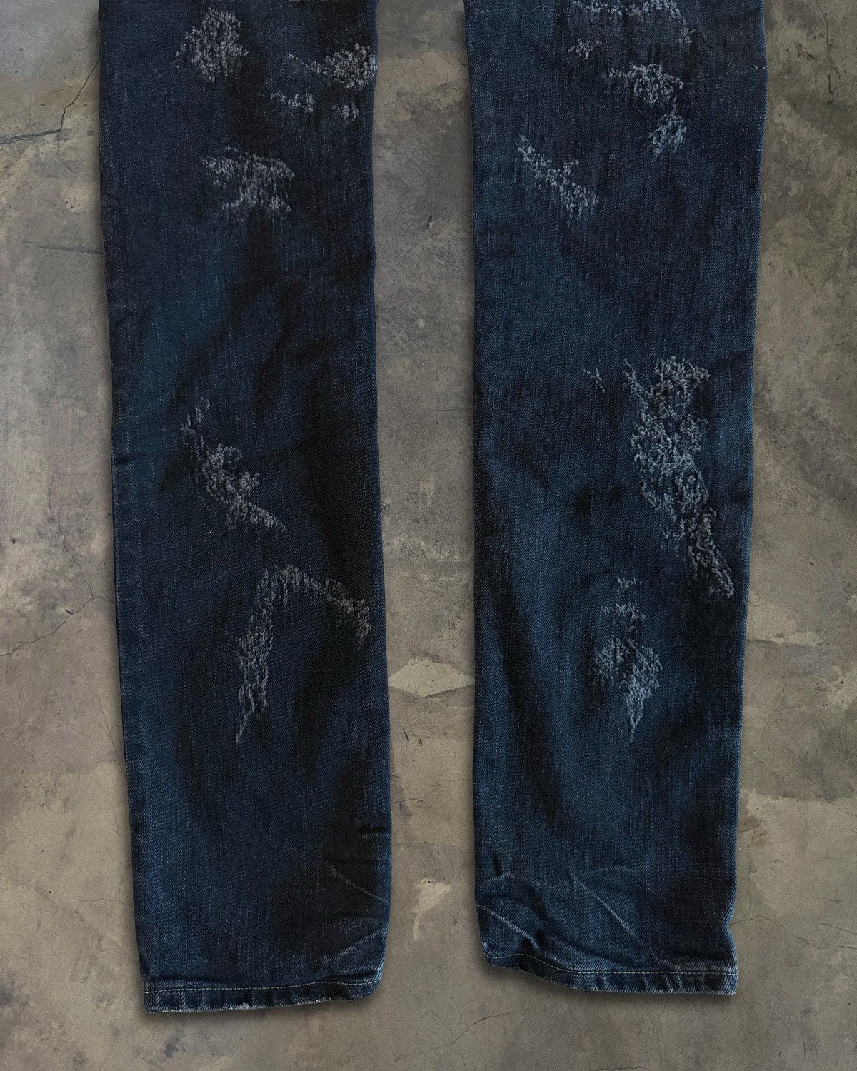 Saint Laurent Paris SAINT LAURENT FW2013 SCAB DISTRESSED JEANS Size US 33 - 5 Thumbnail