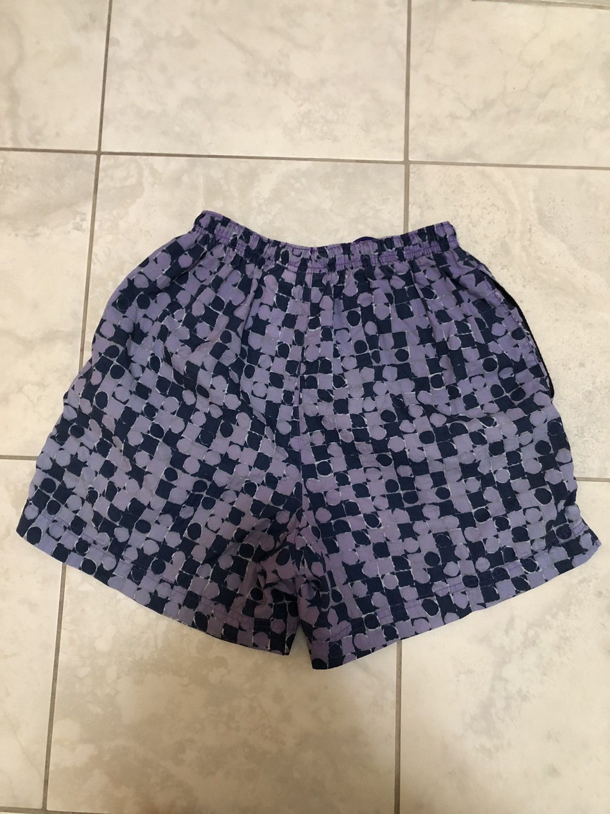 Nike rare vintage 90s nike abstract geometric art shorts purple Size US 28 / EU 44 - 5 Thumbnail