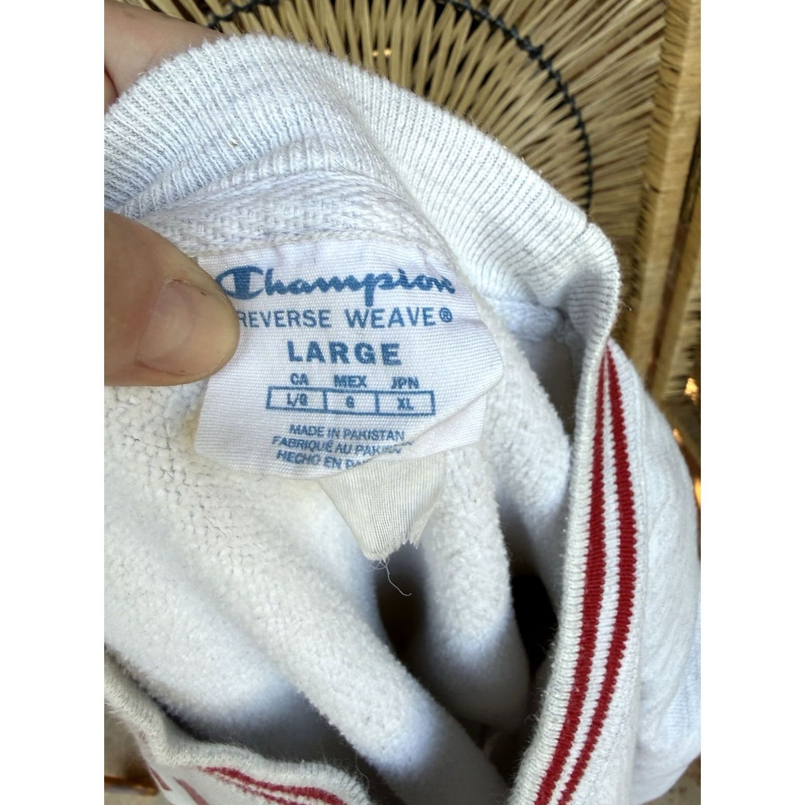 Champion Champion Reverse Weave Sweatshirt Men L White / Cream Graphic Print Sacred Heart University Crew Neck Heavyweight Fleece Vintage-Style Pullover Size US L / EU 52-54 / 3 - 3 Thumbnail