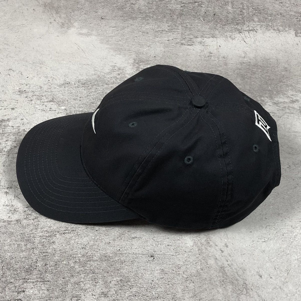 Nike Vintage Tiger Woods Nike Golf Swoosh Cap Size ONE SIZE - 2 Thumbnail