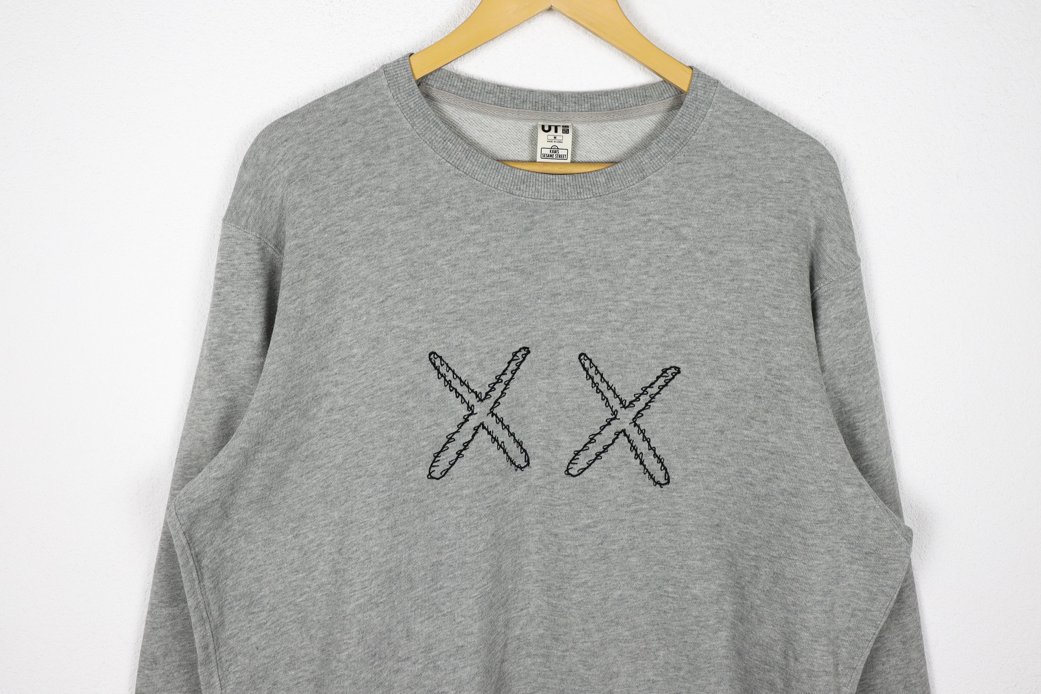 Kaws Kaws x Uniqlo Sesame Logo Sweatshirt Japan Size US M / EU 48-50 / 2 - 2 Thumbnail