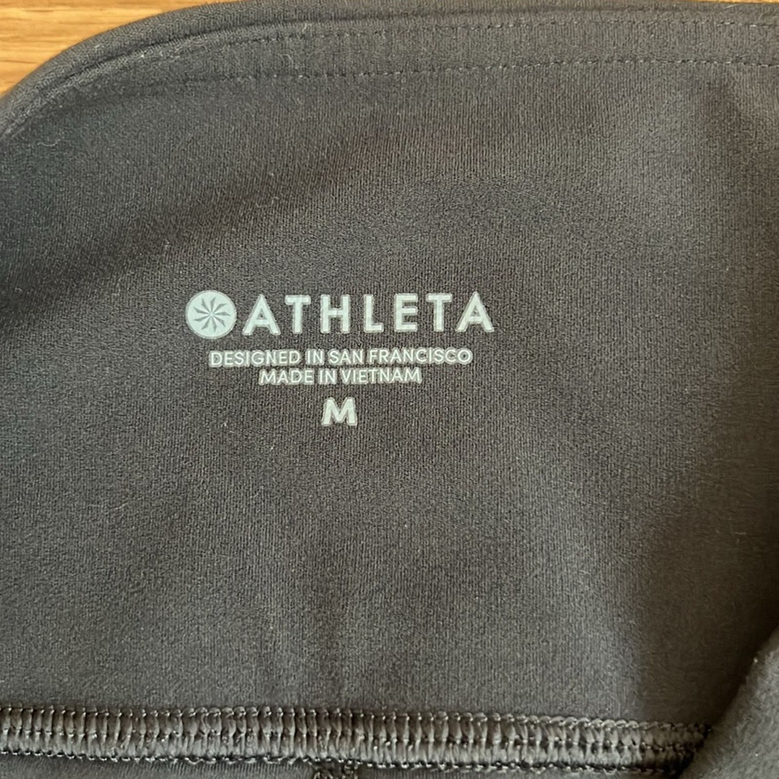 Athleta Athleta Black Capri Leggings Size 30" / US 8 / IT 44 - 5 Thumbnail