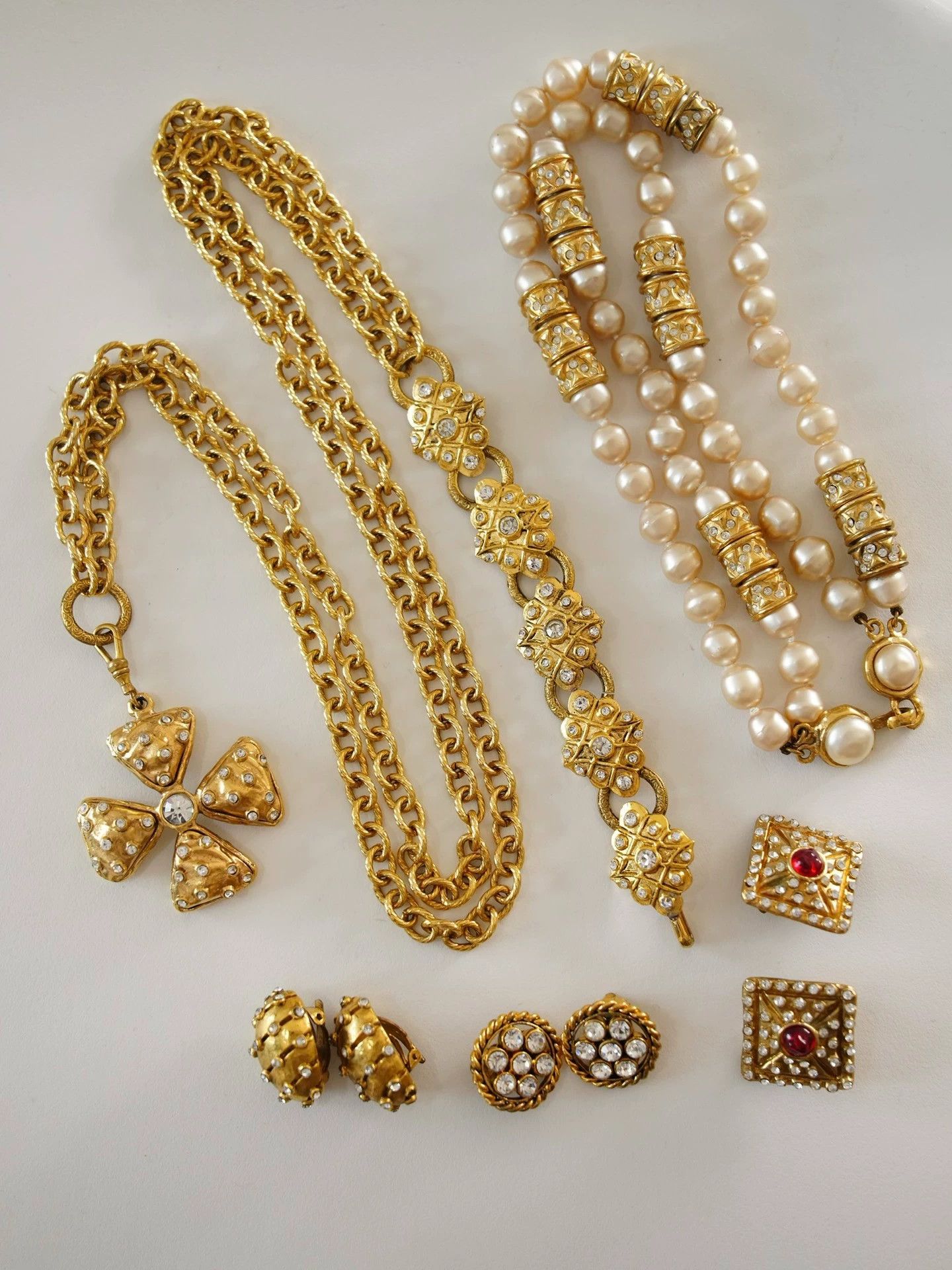 Chanel Chanel Vintage Gold-Plated Crystal Heavy Ear Clips (Rare) Size ONE SIZE - 8 Thumbnail
