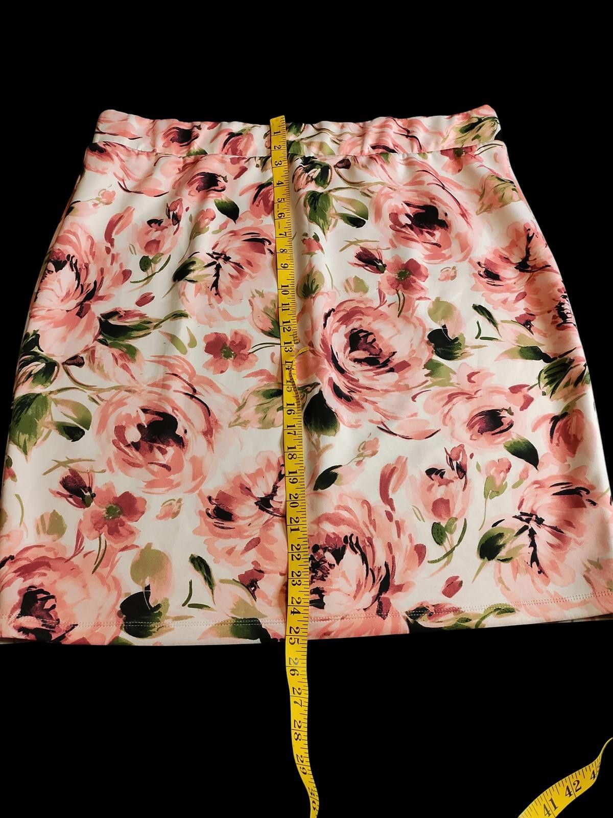 Other Ultra Teeze Floral Print Women's Mini Skirt Size 42" / US 20 - 7 Thumbnail