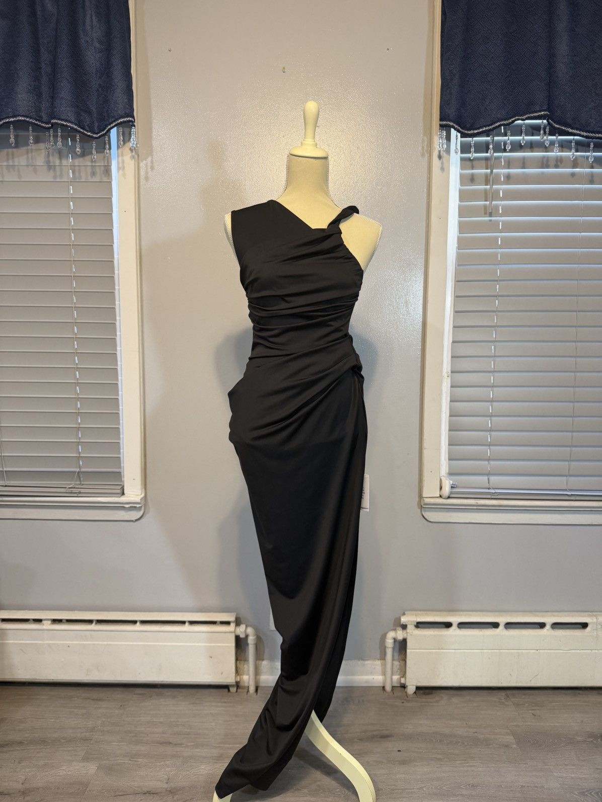 Lovers and Friends Lovers + Friends Athena Gown Black One Shoulder NWT M Size M / US 6-8 / IT 42-44 - 2 Thumbnail