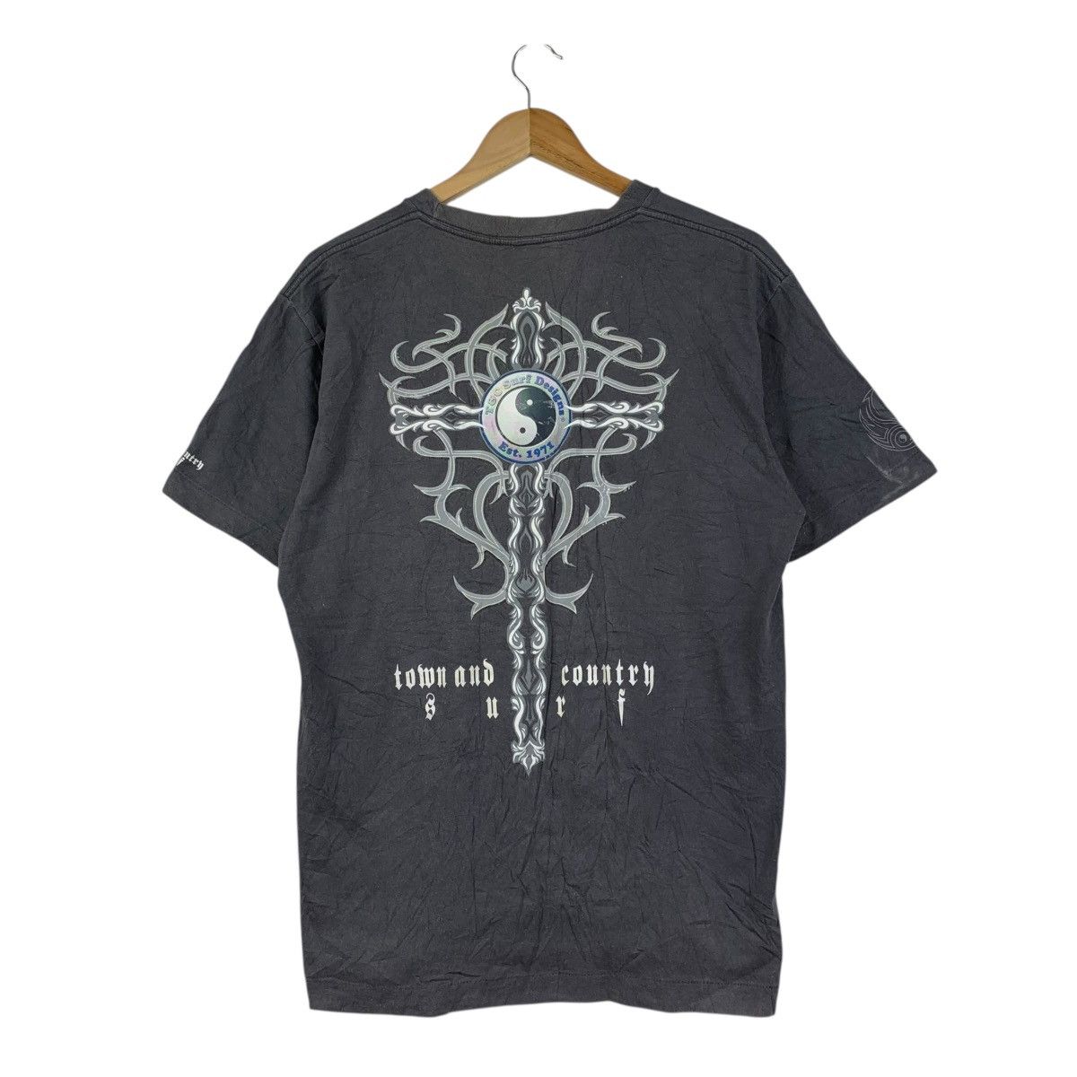 Vintage Vintage T&C Surf Tribal Cross Back Logo Tee Shirt Size US L / EU 52-54 / 3 - 1 Thumbnail