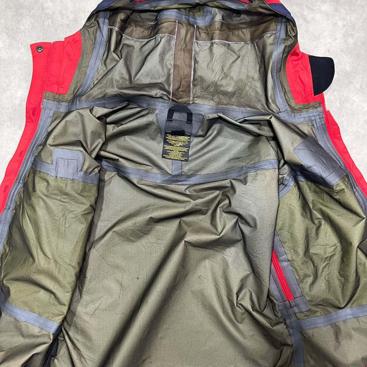Arc'teryx Arcteryx vintage Beta LT Jacket First Generation (Gold Logo) Size XS / US 0-2 / IT 36-38 - 7 Thumbnail