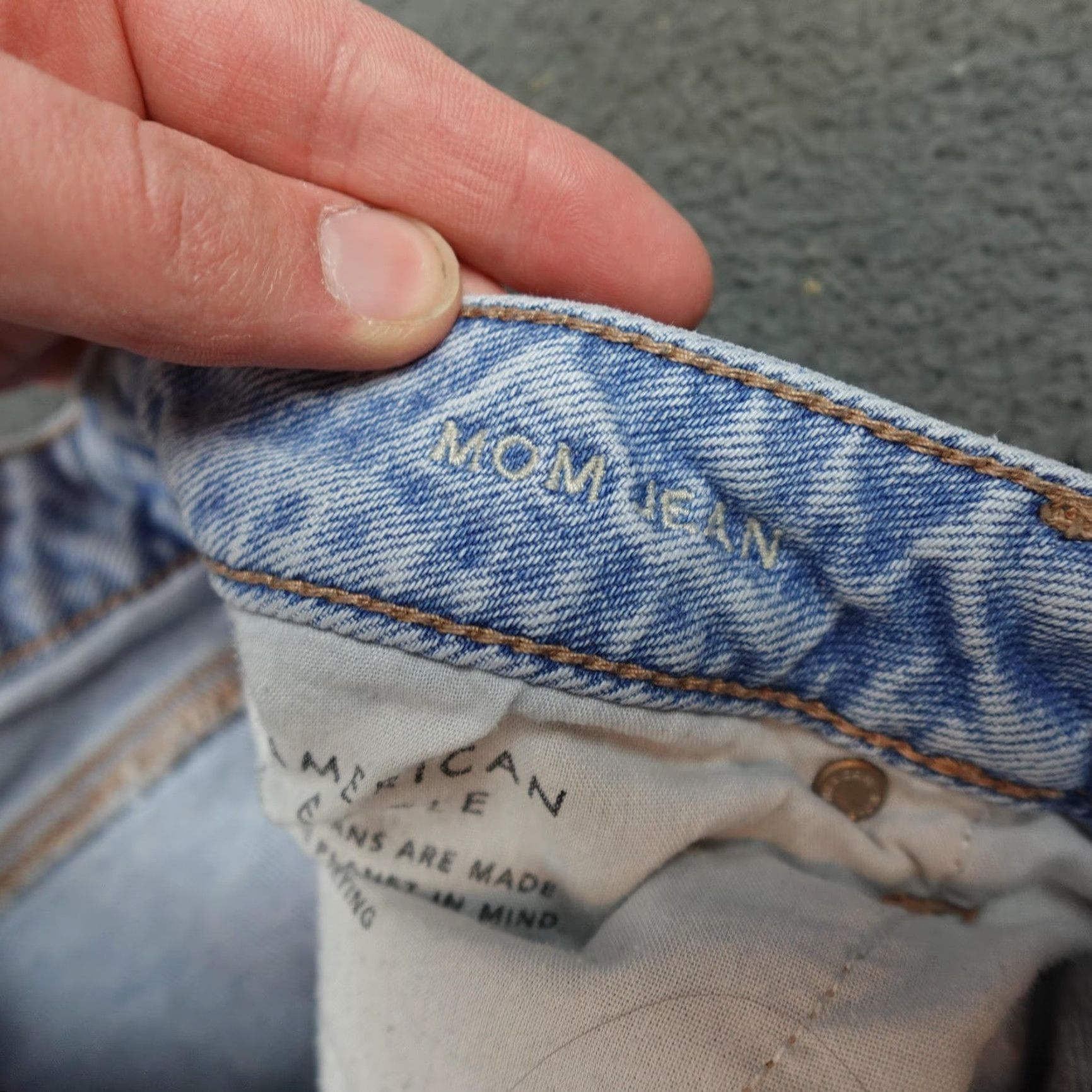 Vintage American Eagle Jeans Womens 12 Light Wash Mom Jean High Rise Distressed Ripped Size 34" / US 12 / IT 48 - 6 Thumbnail