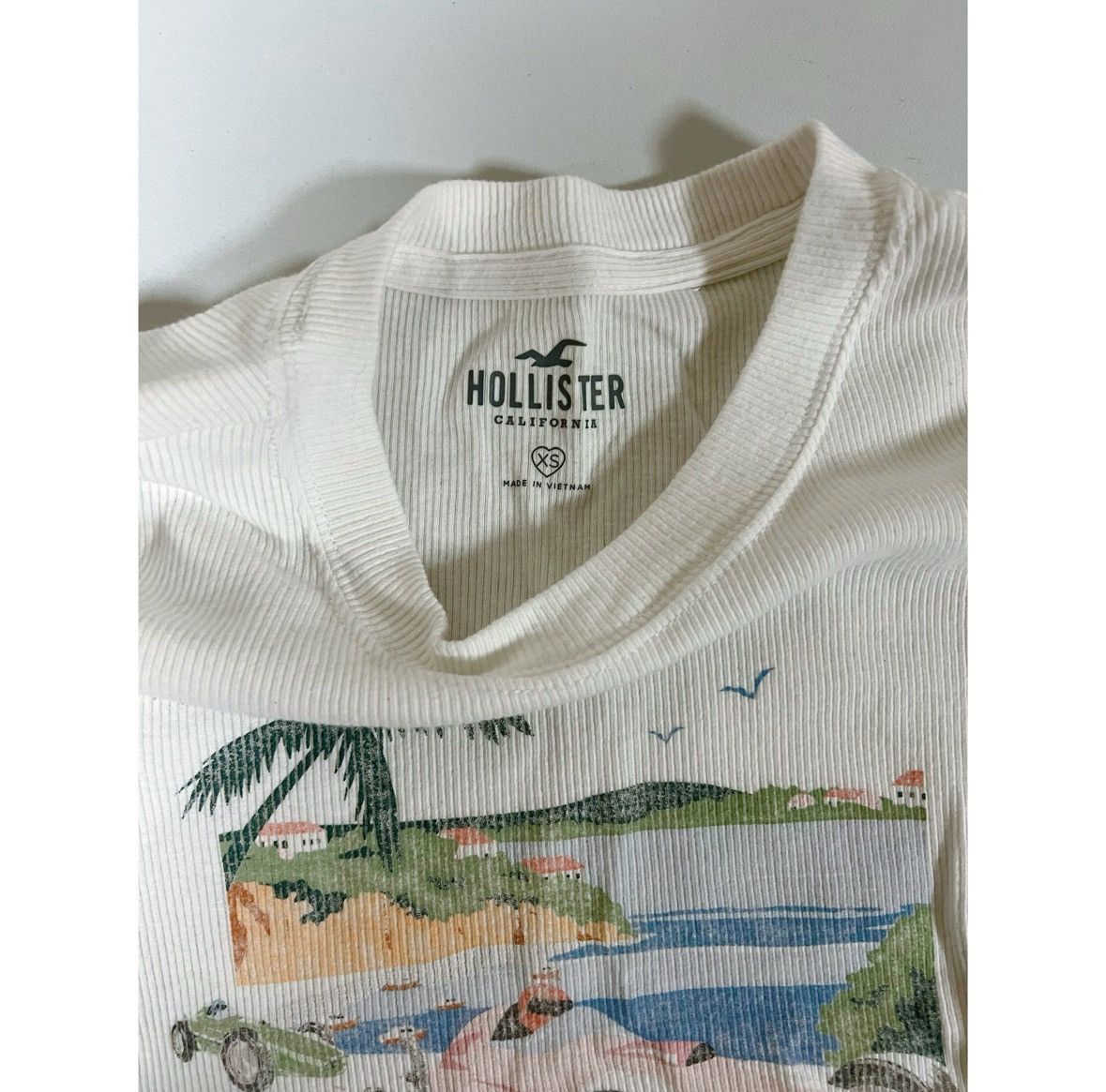 Hollister White ‘French Riviera’ Graphic Shirt Top Blouse Tee XS 🤍✨ Size XS / US 0-2 / IT 36-38 - 3 Thumbnail