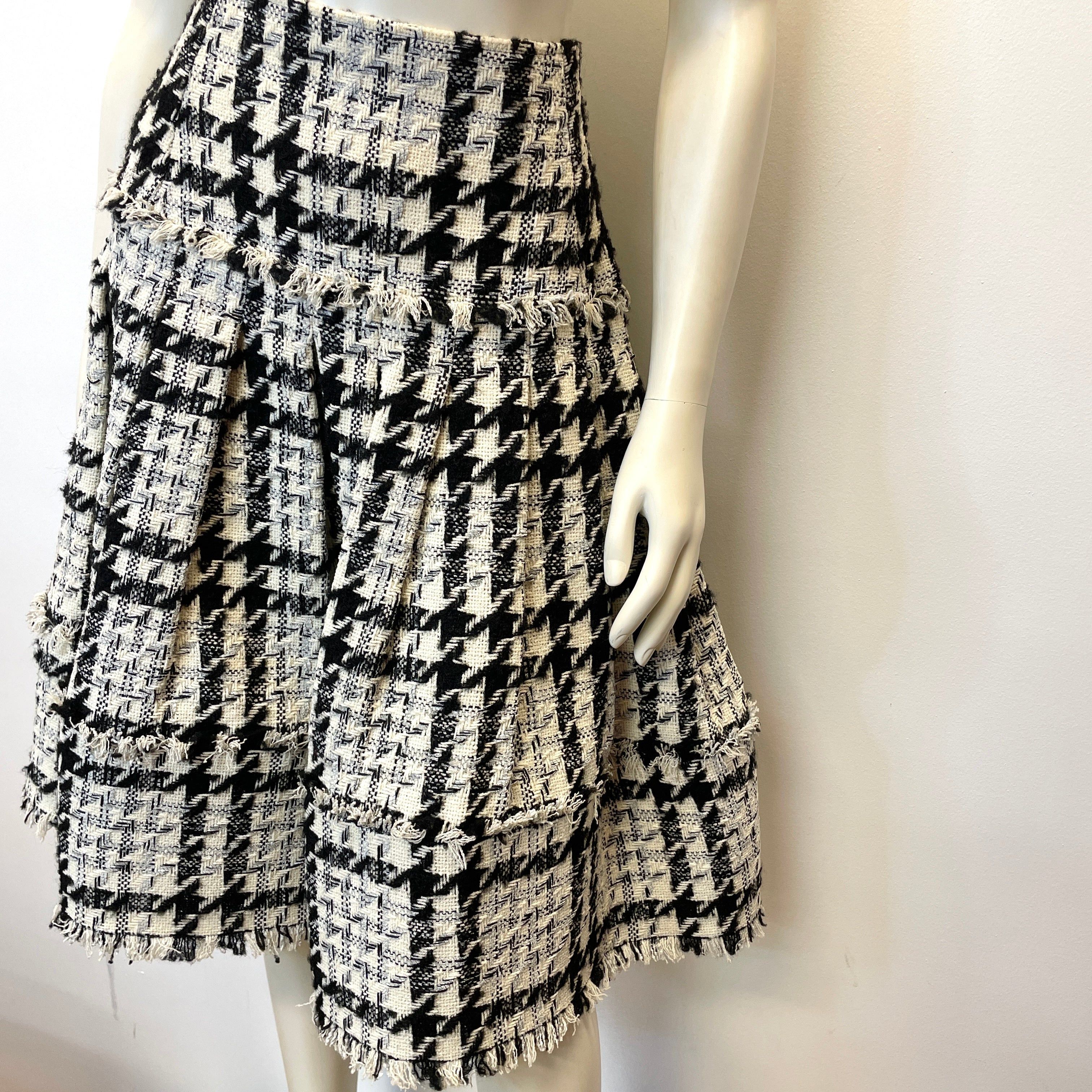 Oscar De La Renta Oscar De La Renta Fall '08 Vintage Designer Tweed Skirt Made In Italy Size 27" Size 27" / US 4 / IT 40 - 2 Thumbnail