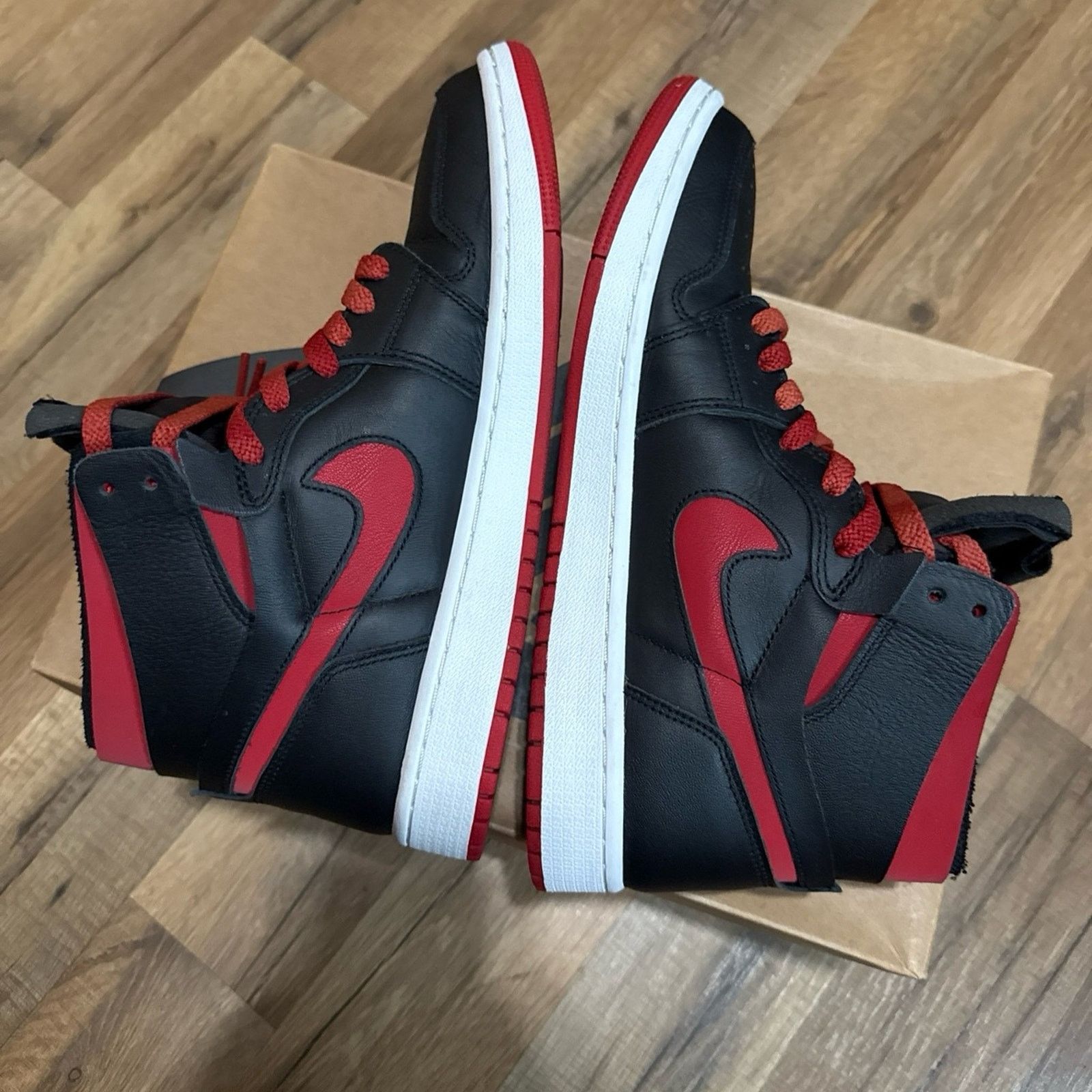 Nike Jordan 1 Zoom CMFT Black University Red Bred Size US 9.5 / EU 42-43 - 3 Thumbnail